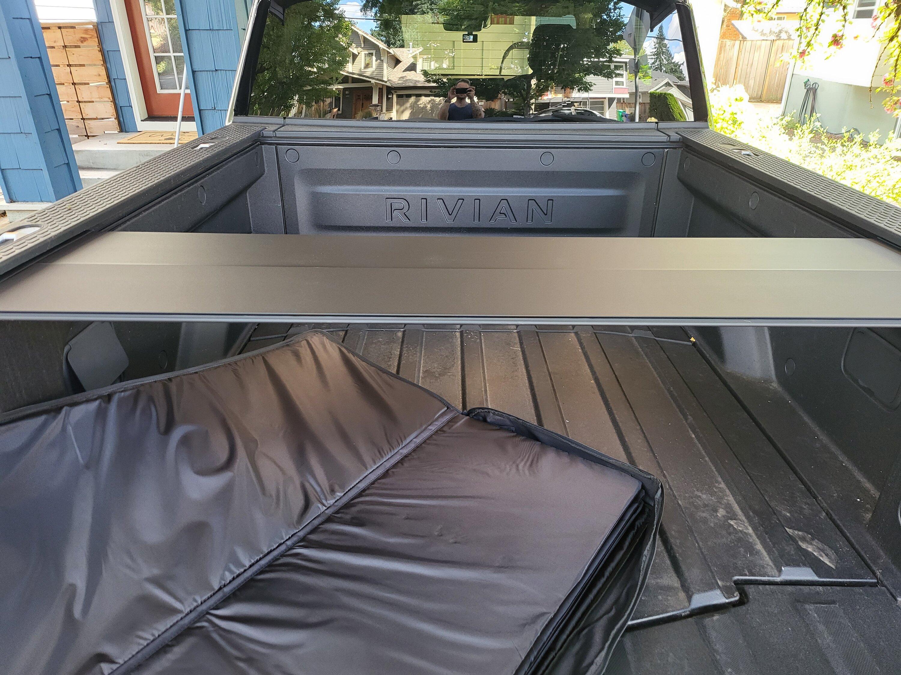 Rivian R1T R1S Pictures & details from my Rivian manual tonneau delivery and installation 20230901_143744