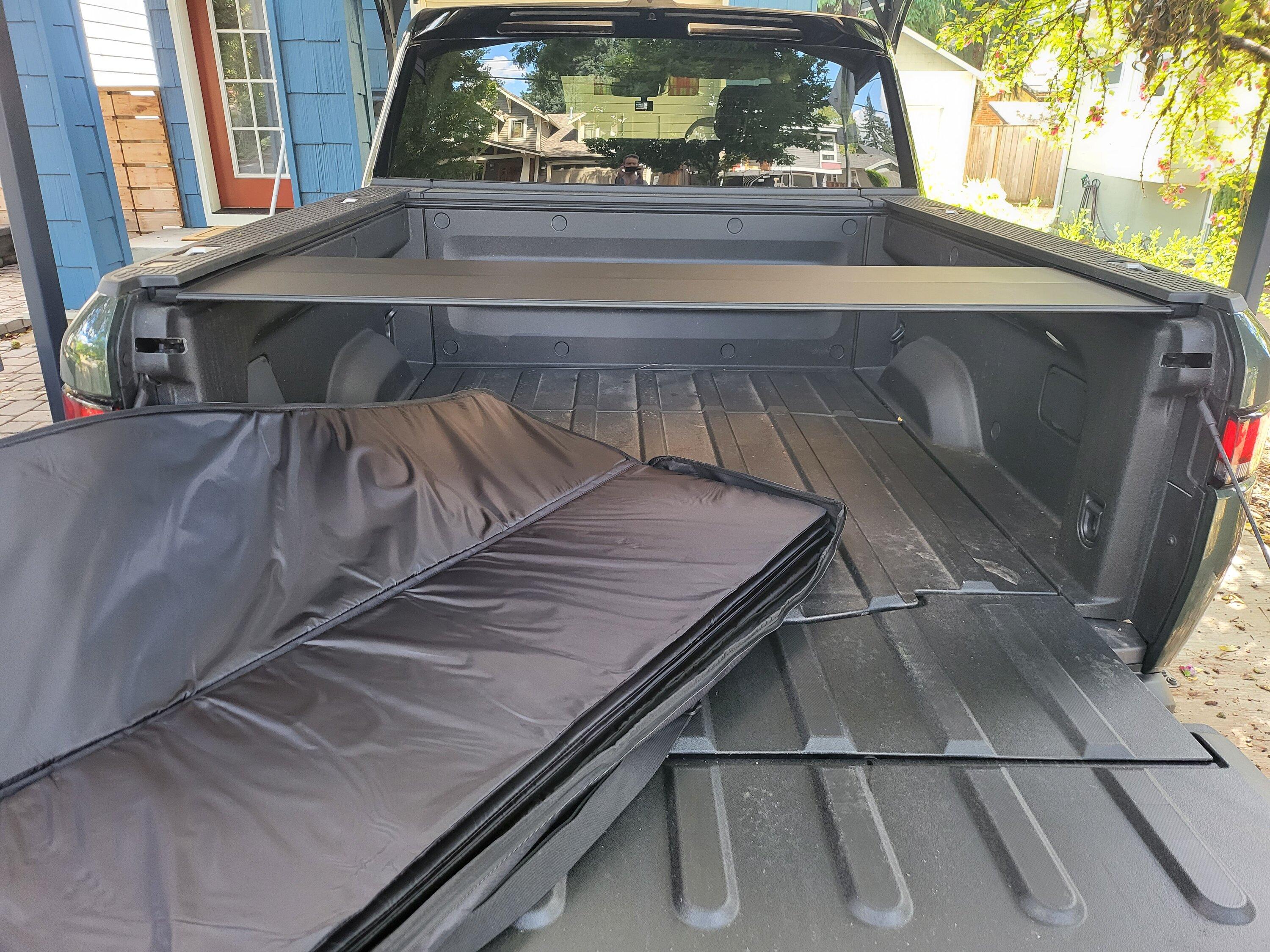 Rivian R1T R1S Pictures & details from my Rivian manual tonneau delivery and installation 20230901_143747