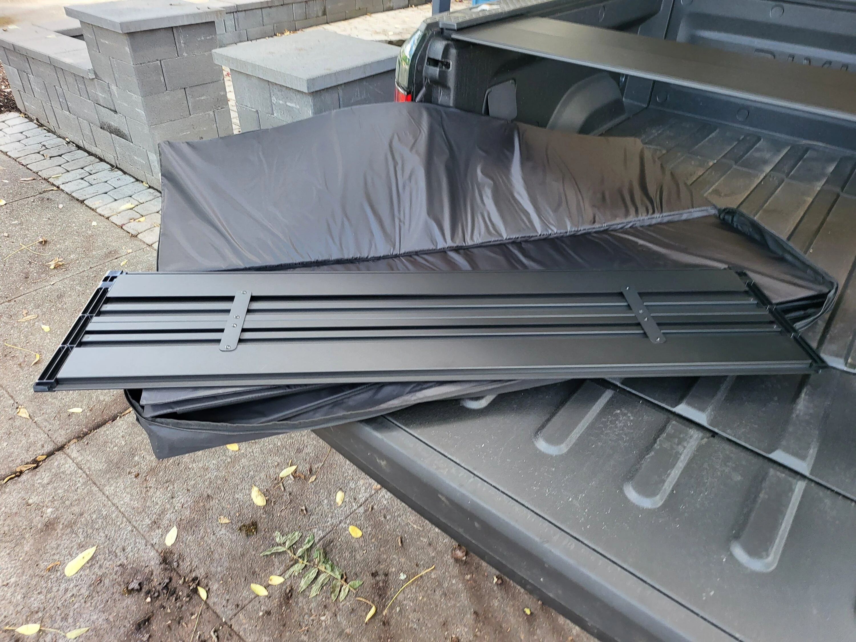 Rivian R1T R1S Pictures & details from my Rivian manual tonneau delivery and installation 20230901_143819