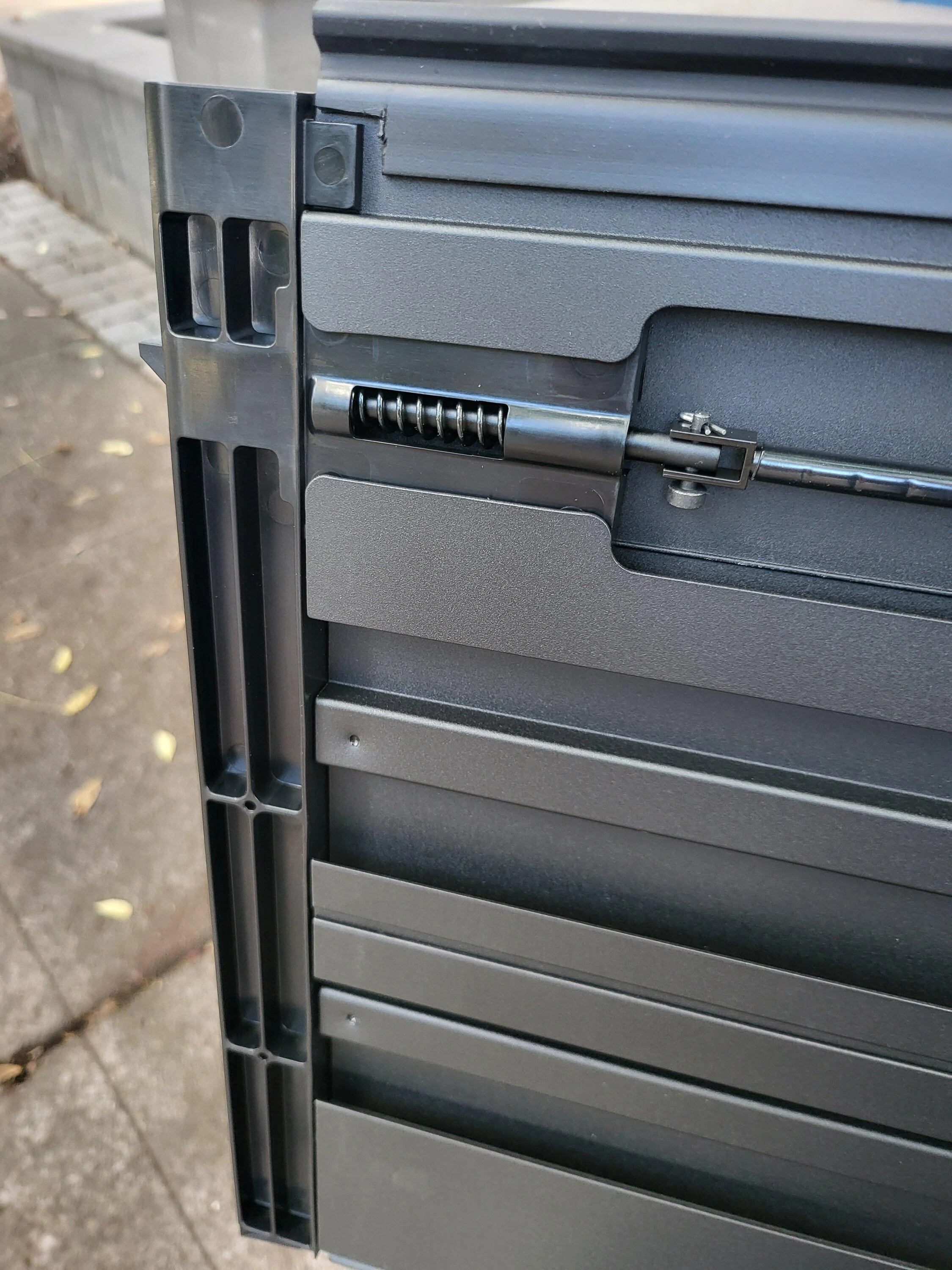 Rivian R1T R1S Pictures & details from my Rivian manual tonneau delivery and installation 20230901_144029