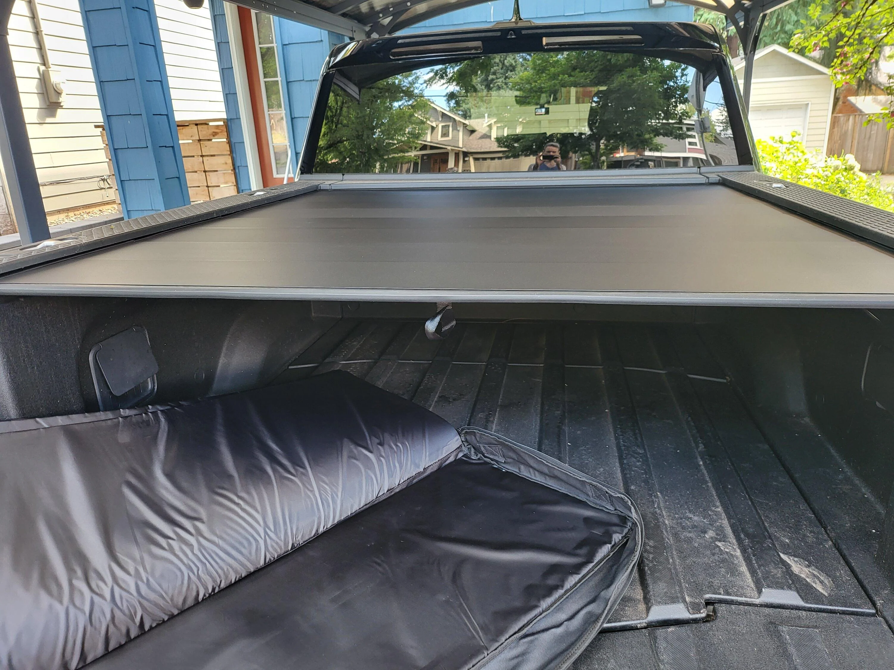 Rivian R1T R1S Pictures & details from my Rivian manual tonneau delivery and installation 20230901_144056