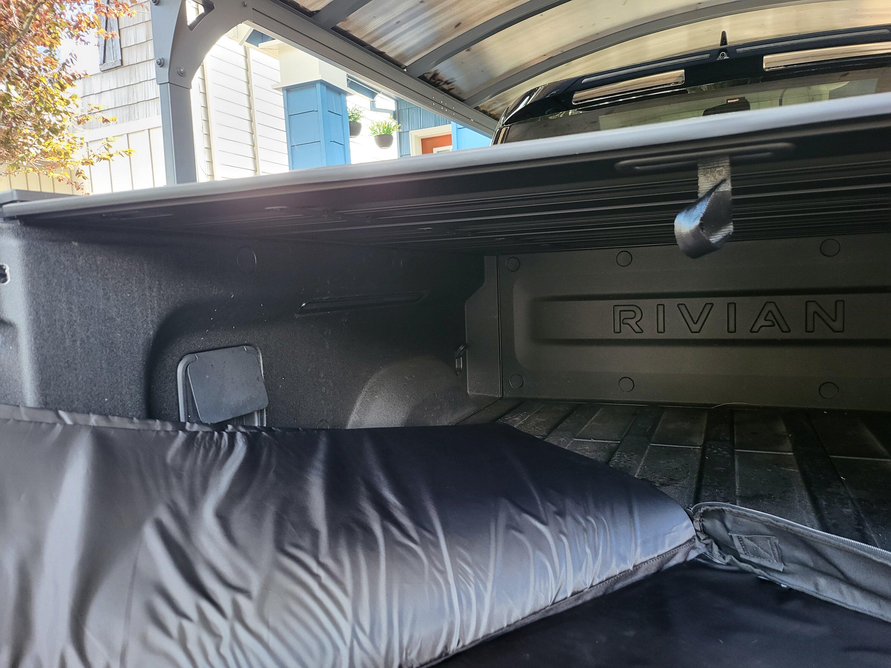 Rivian R1T R1S Pictures & details from my Rivian manual tonneau delivery and installation 20230901_144100