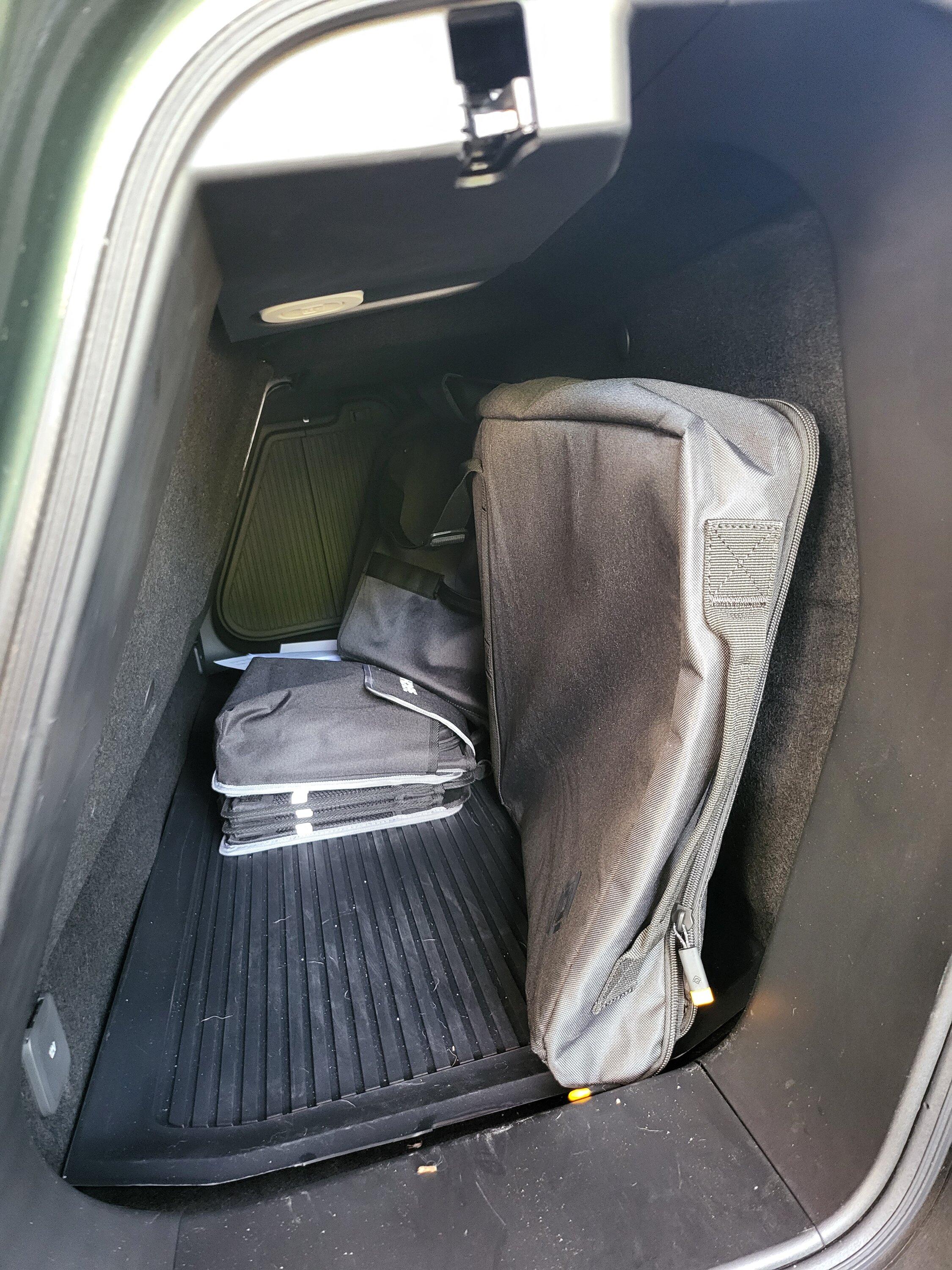 Rivian R1T R1S Pictures & details from my Rivian manual tonneau delivery and installation 20230901_144238