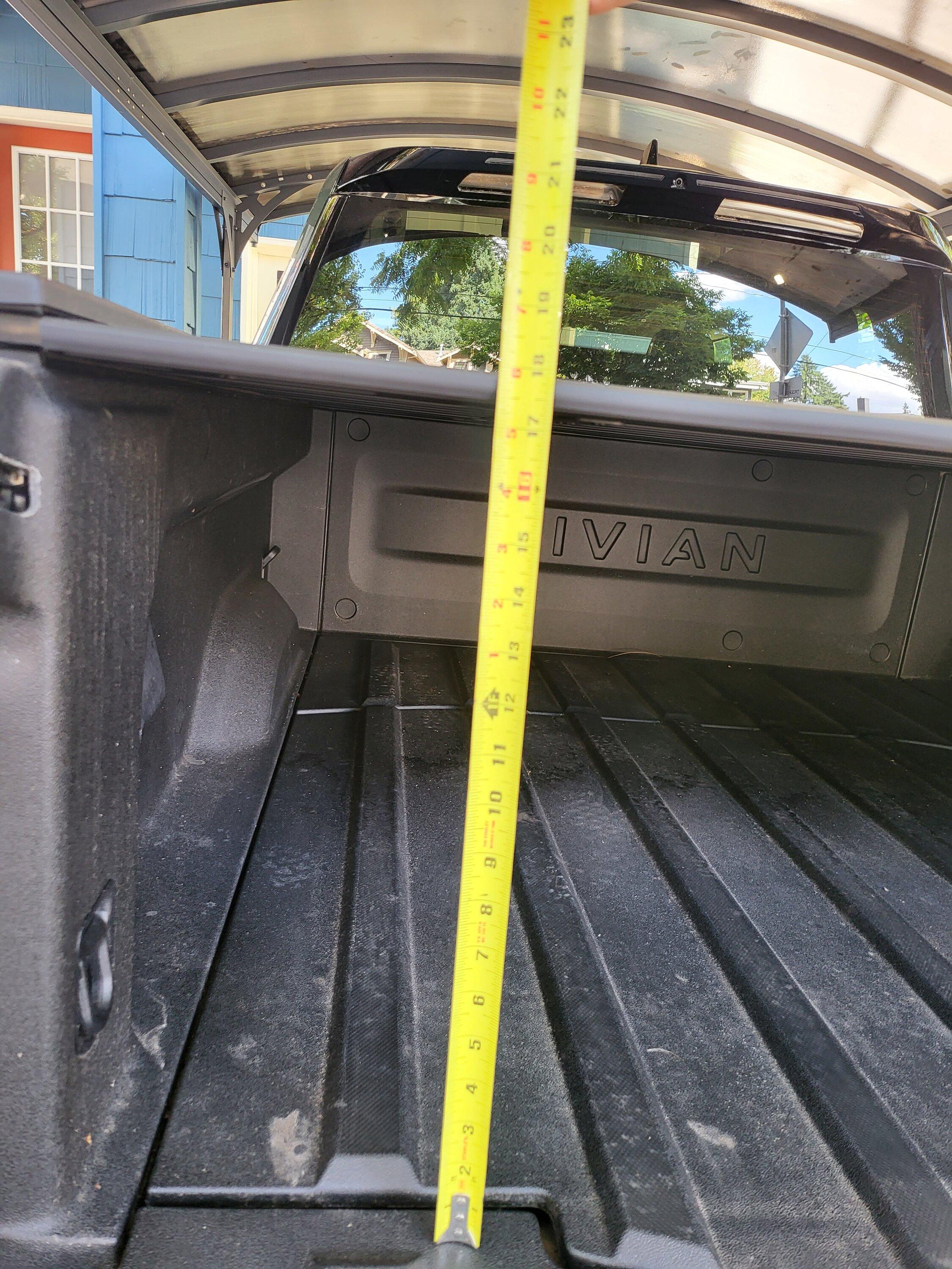 Rivian R1T R1S Pictures & details from my Rivian manual tonneau delivery and installation 20230901_144355