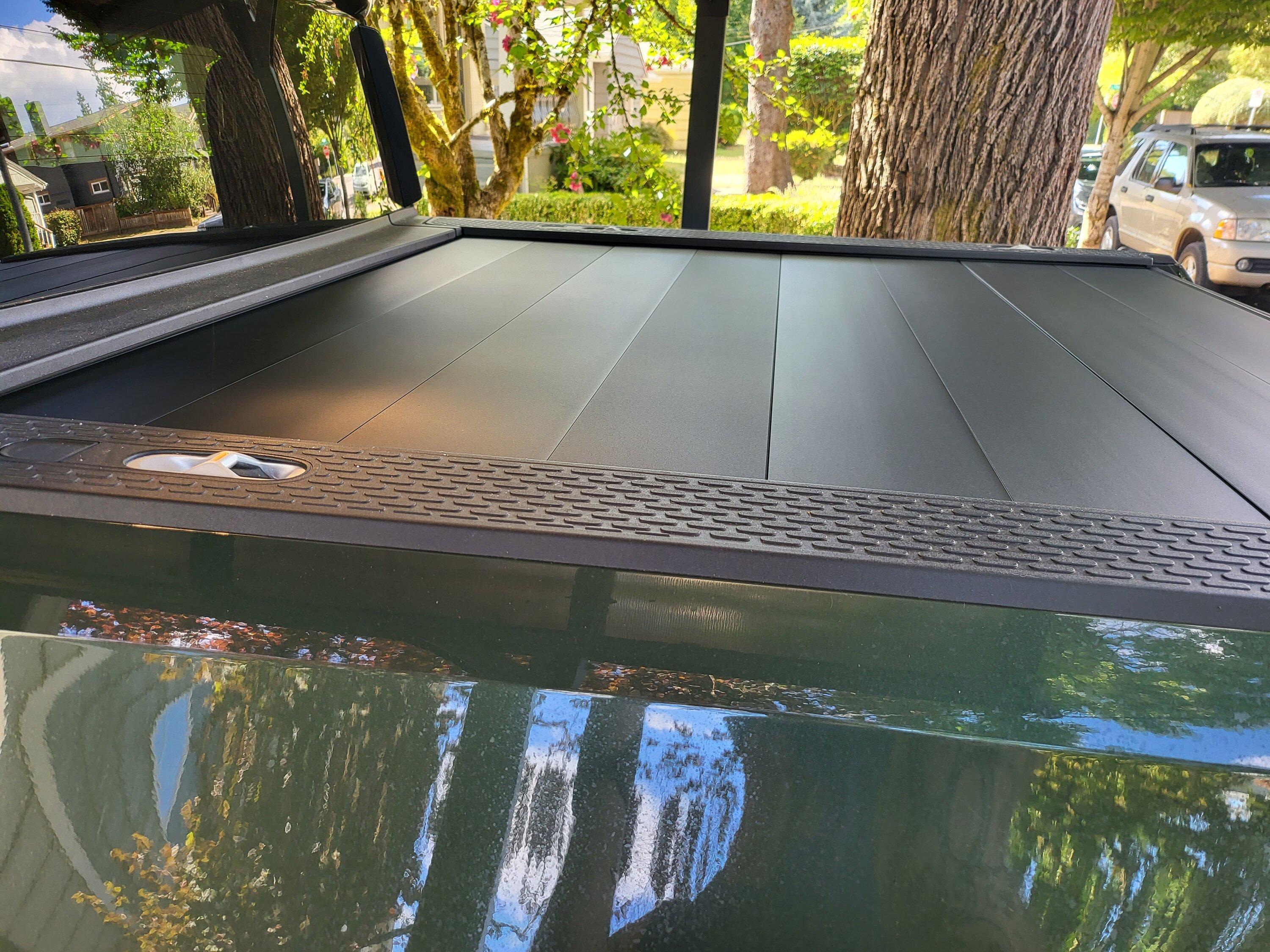 Rivian R1T R1S Pictures & details from my Rivian manual tonneau delivery and installation 20230901_144412