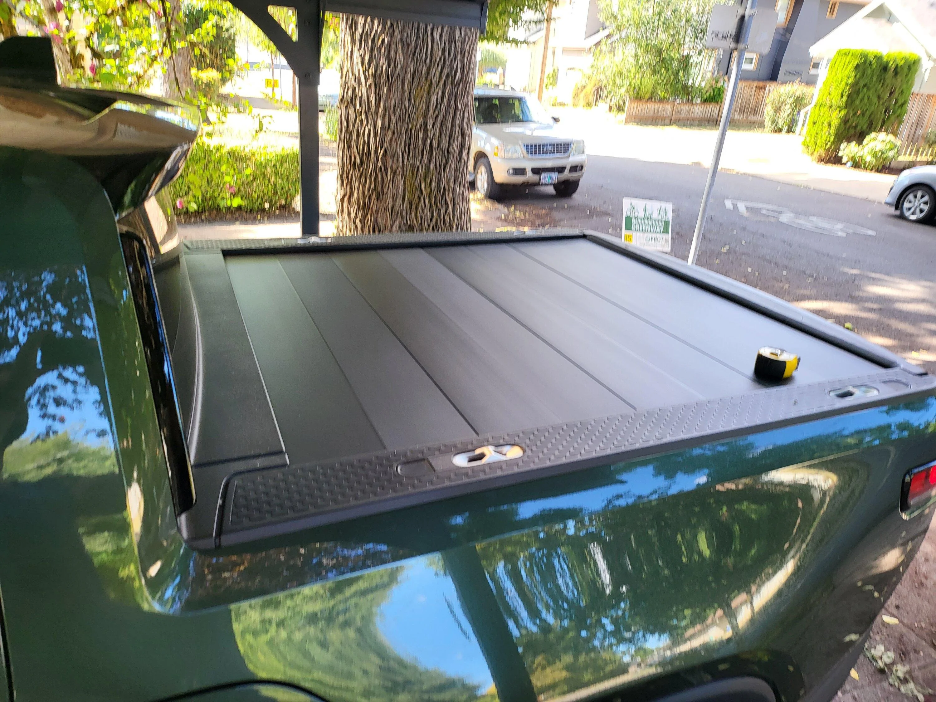 Rivian R1T R1S Pictures & details from my Rivian manual tonneau delivery and installation 20230901_144926
