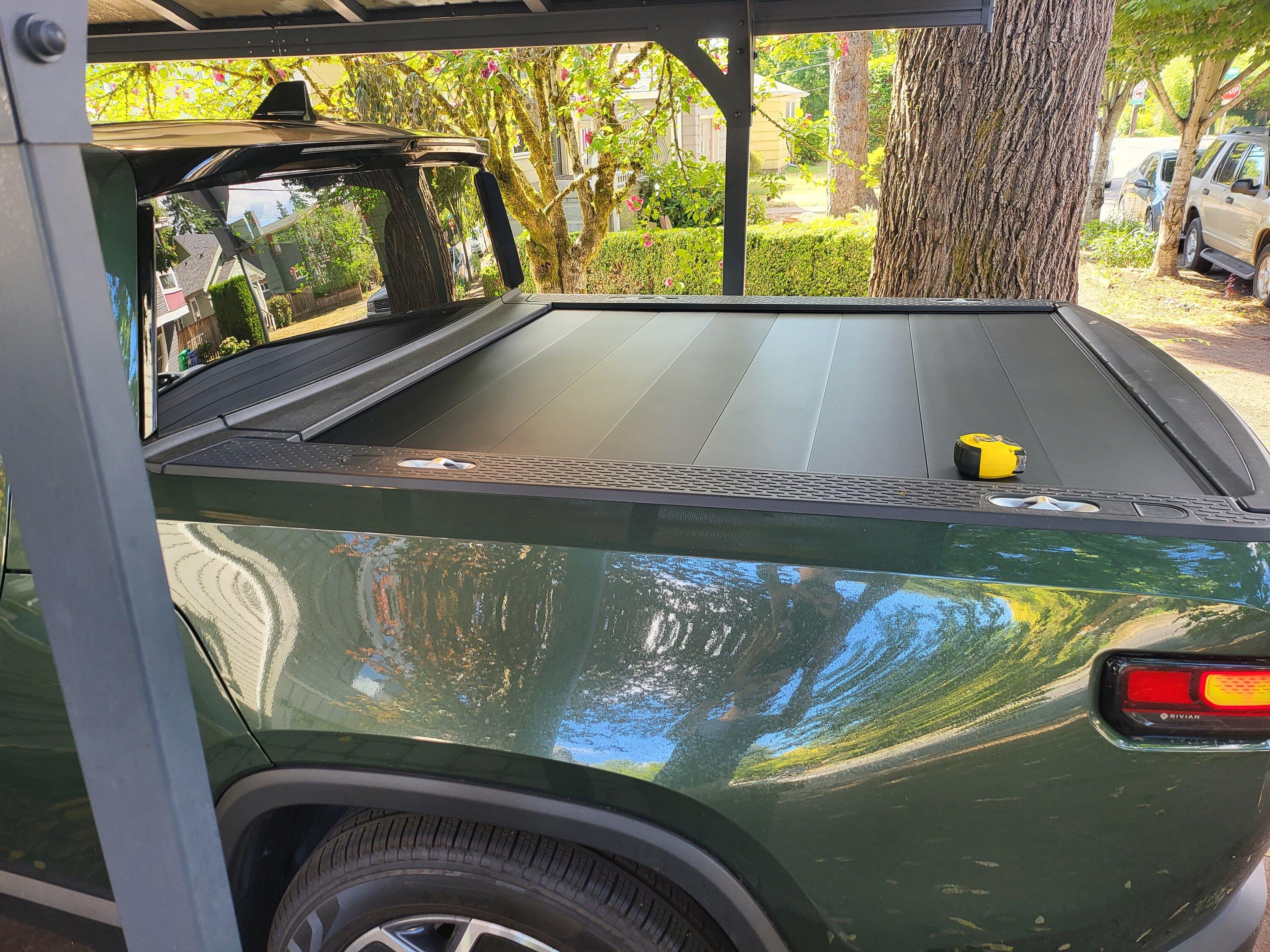 Rivian R1T R1S Pictures & details from my Rivian manual tonneau delivery and installation 20230901_144933