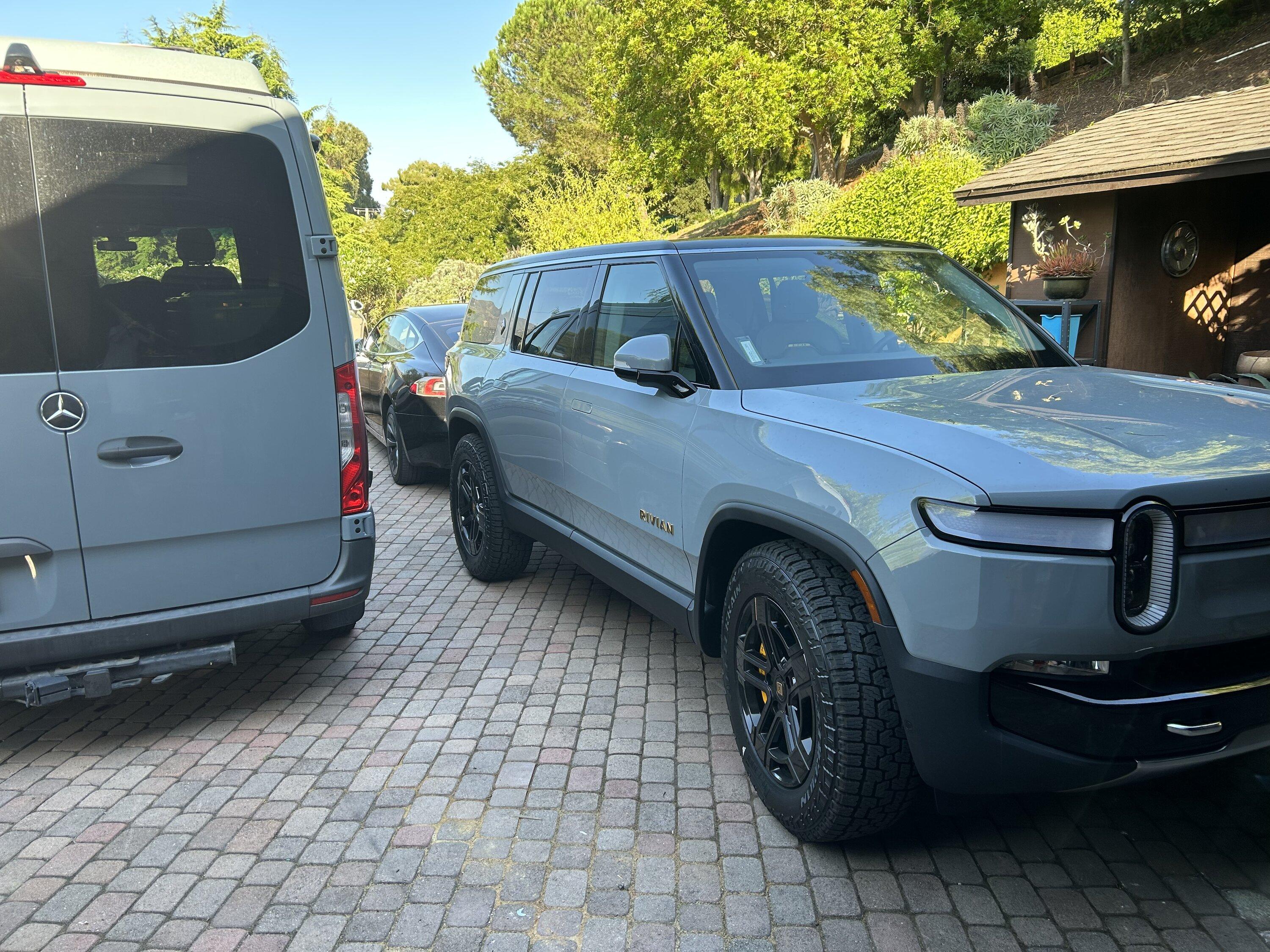 Rivian R1T R1S Thank you Forum Post-ers for helping with my new R1S. My $0.2 initial review 7b965de7-f466-462e-973e-0a8908cac1b0-jpe