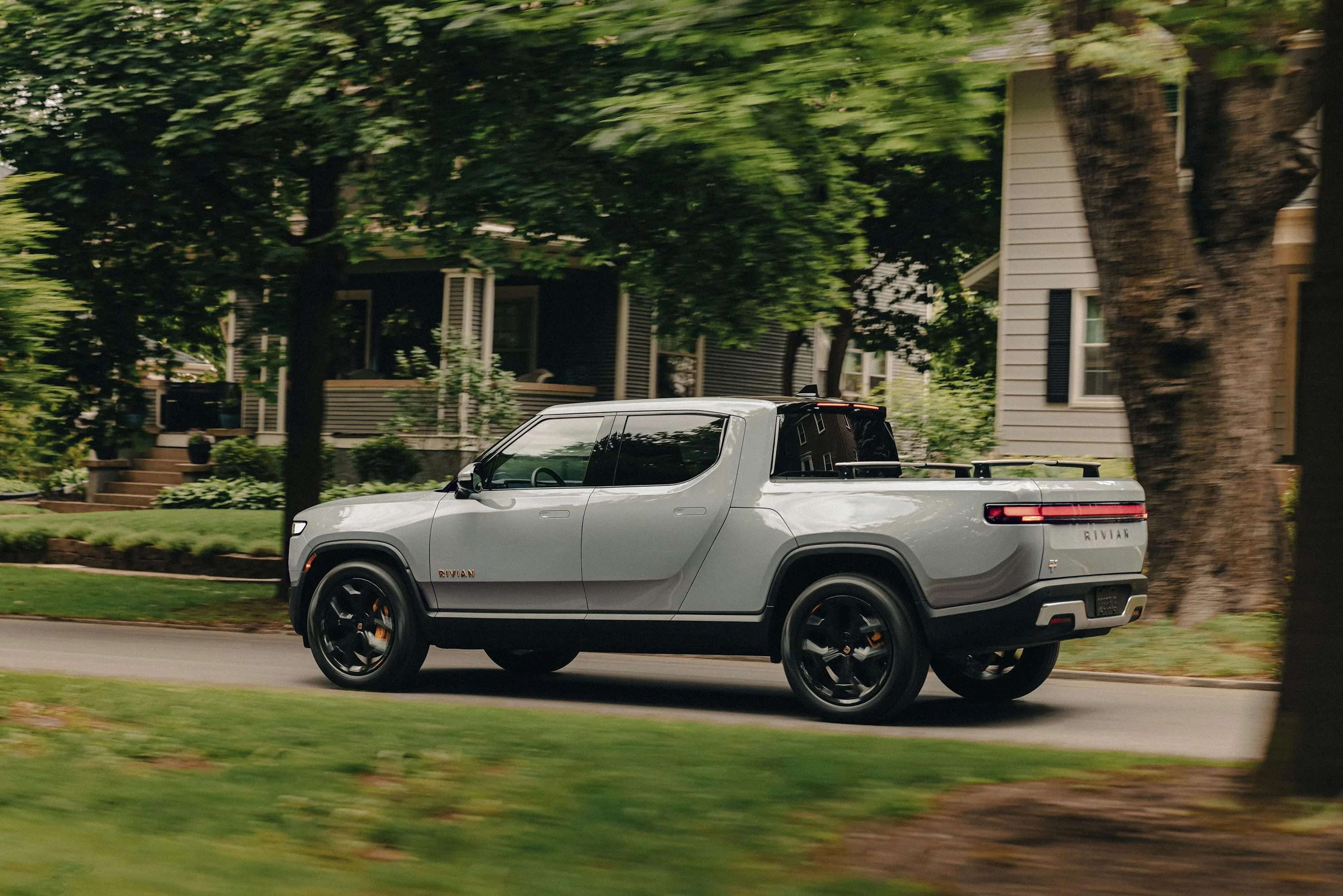 Rivian R1T R1S What color is this R1T? r1t_appt_email_body_iengx