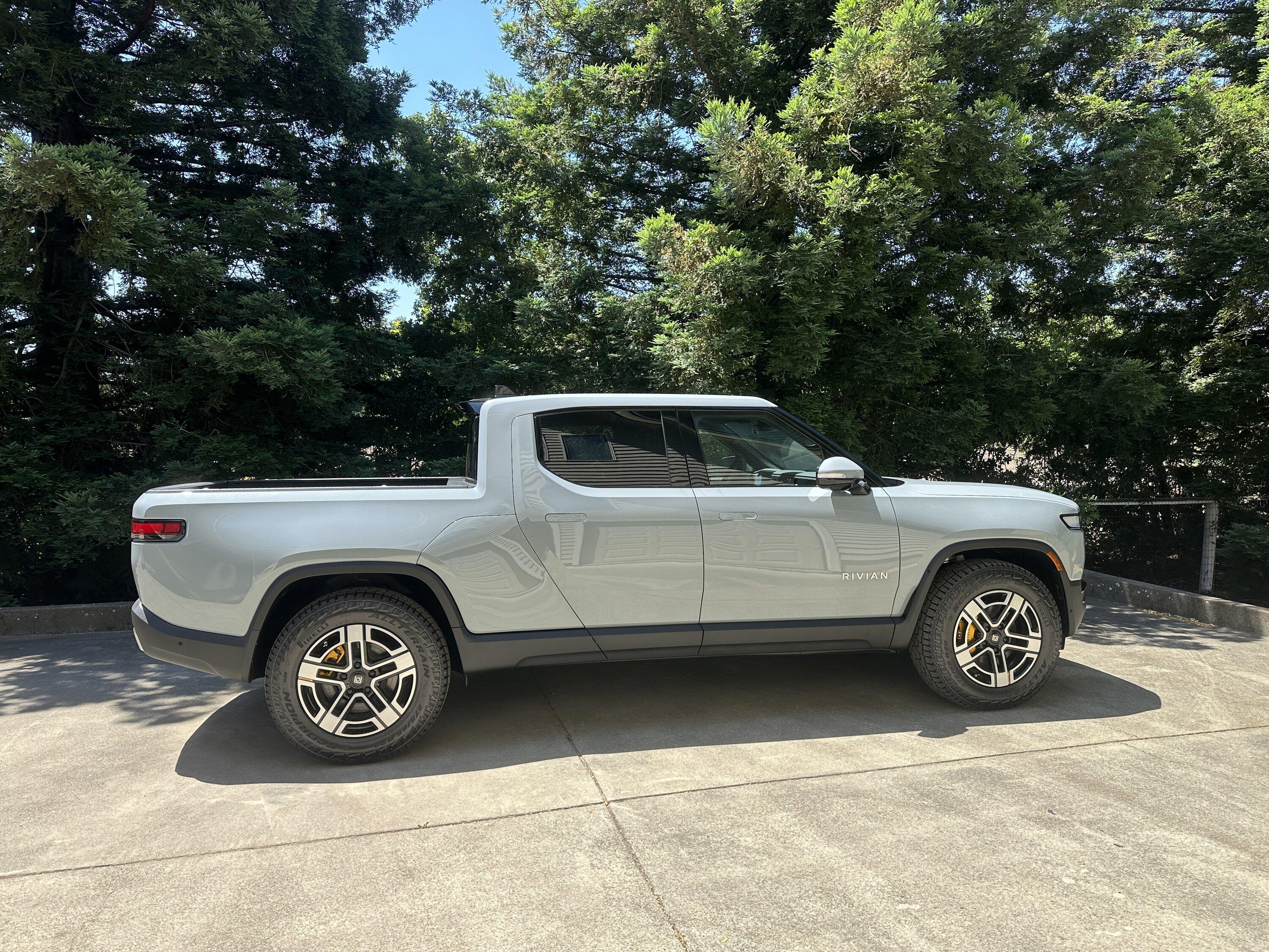 Rivian R1T R1S What color is this R1T? IMG_1052