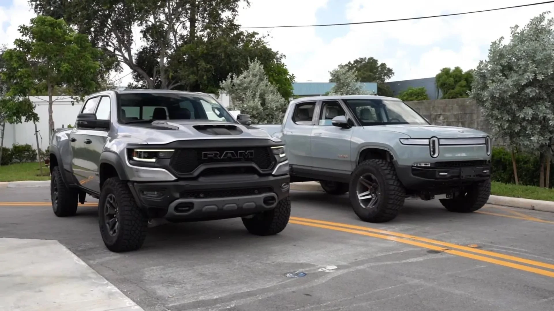 Rivian R1T R1S Lifted Rivian R1T on lift kit and 38s!! + Drag Race vs. Ram TRX Rivian-R1T-Lift-Kit-4