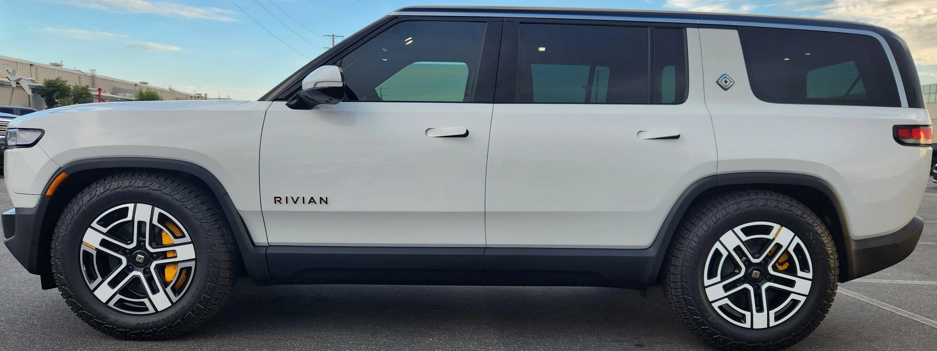 Rivian R1T R1S 20" All-Terrain Bright white decal options 20230911_072854 (2)