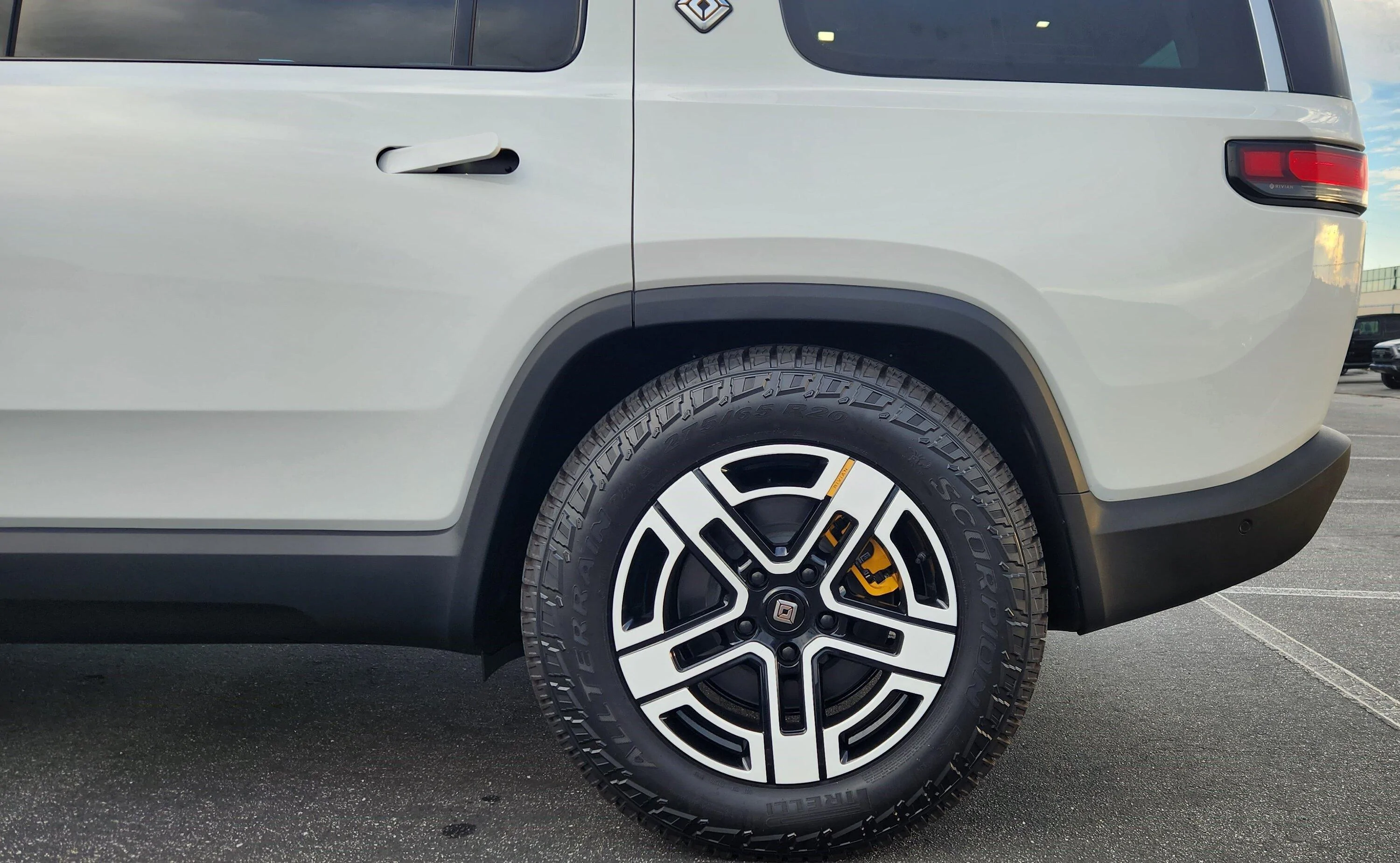 Rivian R1T R1S 20" All-Terrain Bright white decal options 20230911_072909 (2)