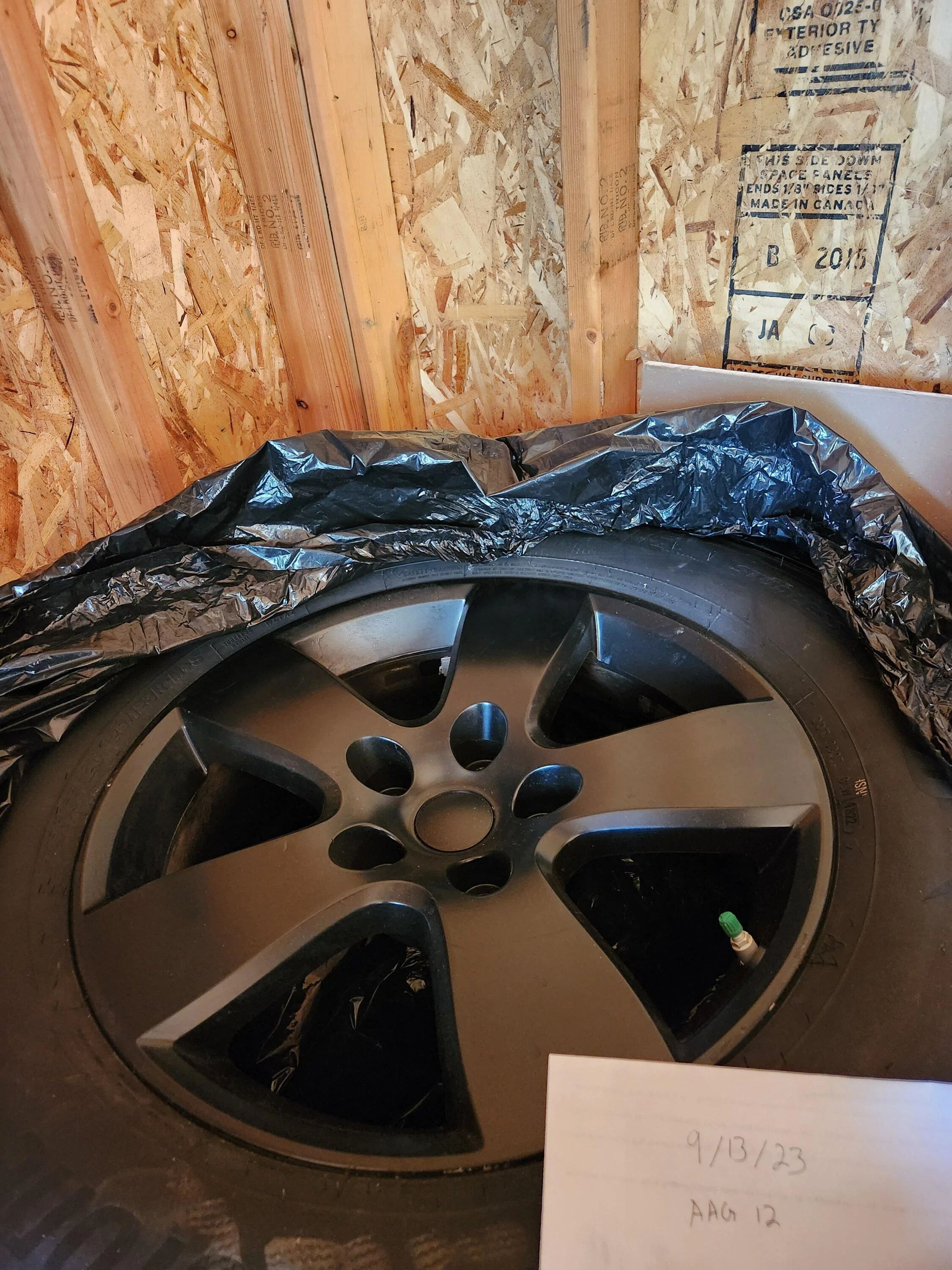 Rivian R1T R1S FS: Winter wheel & tire set 20230913_130940