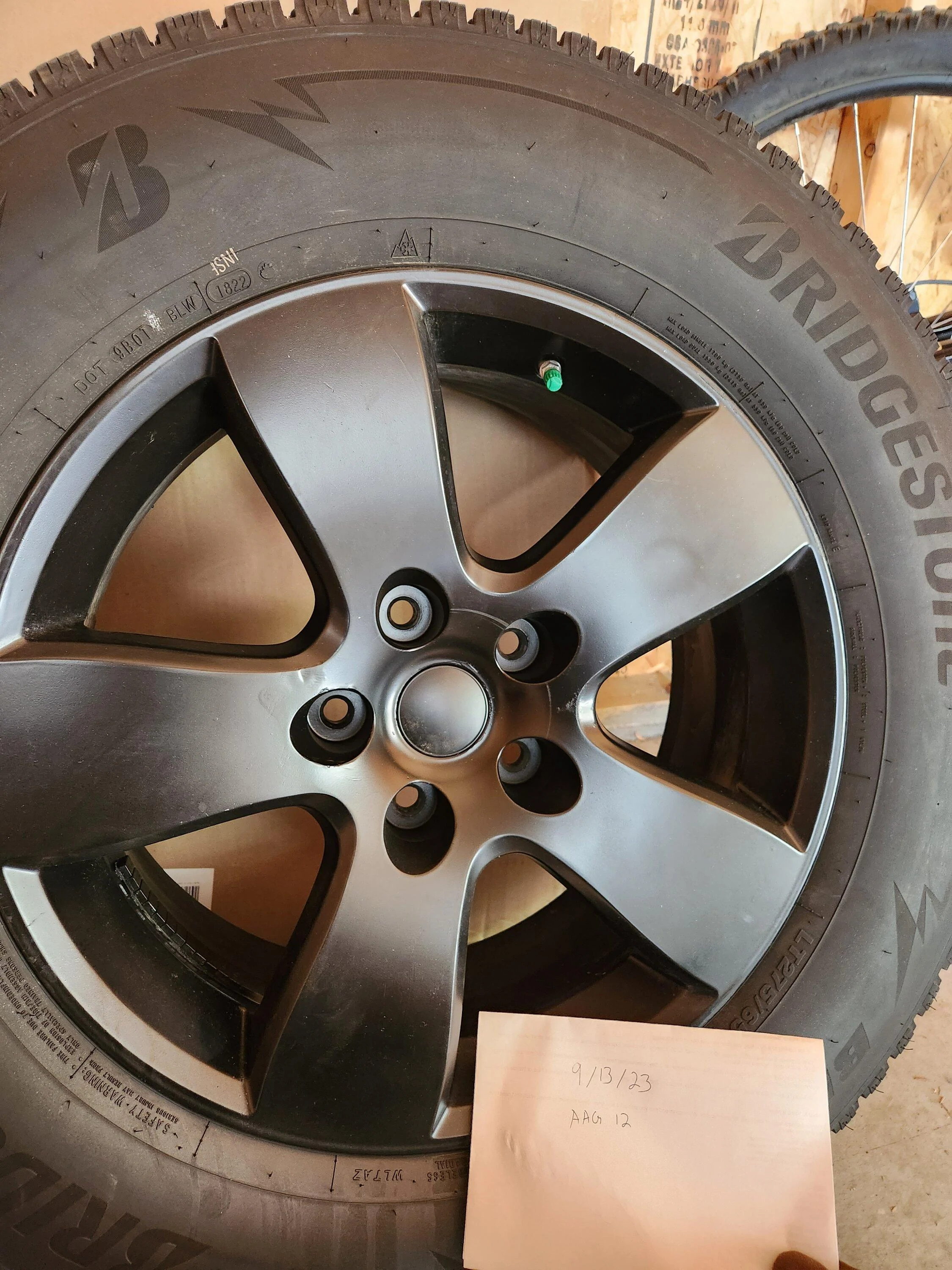 Rivian R1T R1S FS: Winter wheel & tire set 20230913_130734