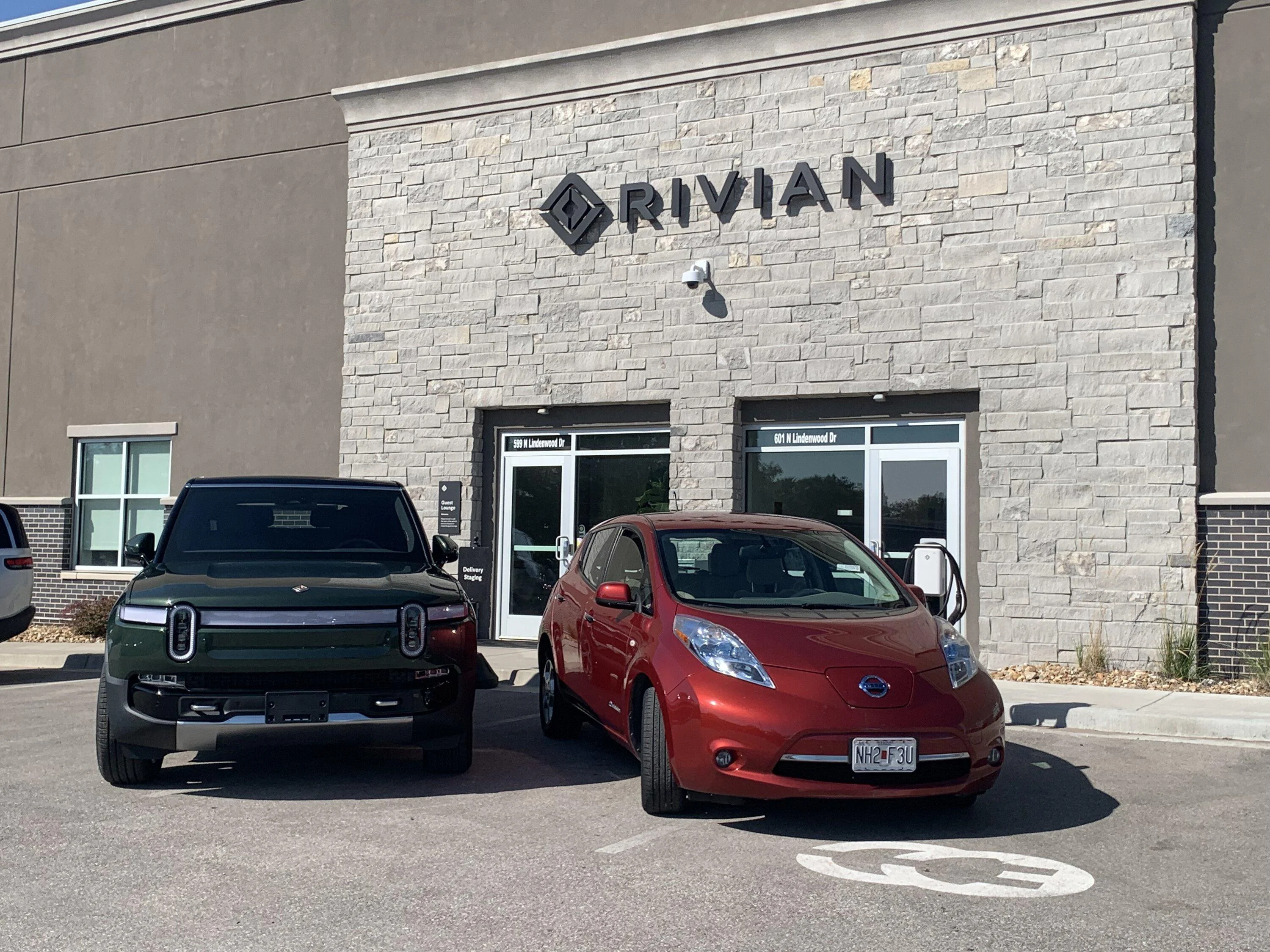 Rivian R1T R1S Delivery day at last IMG_5003