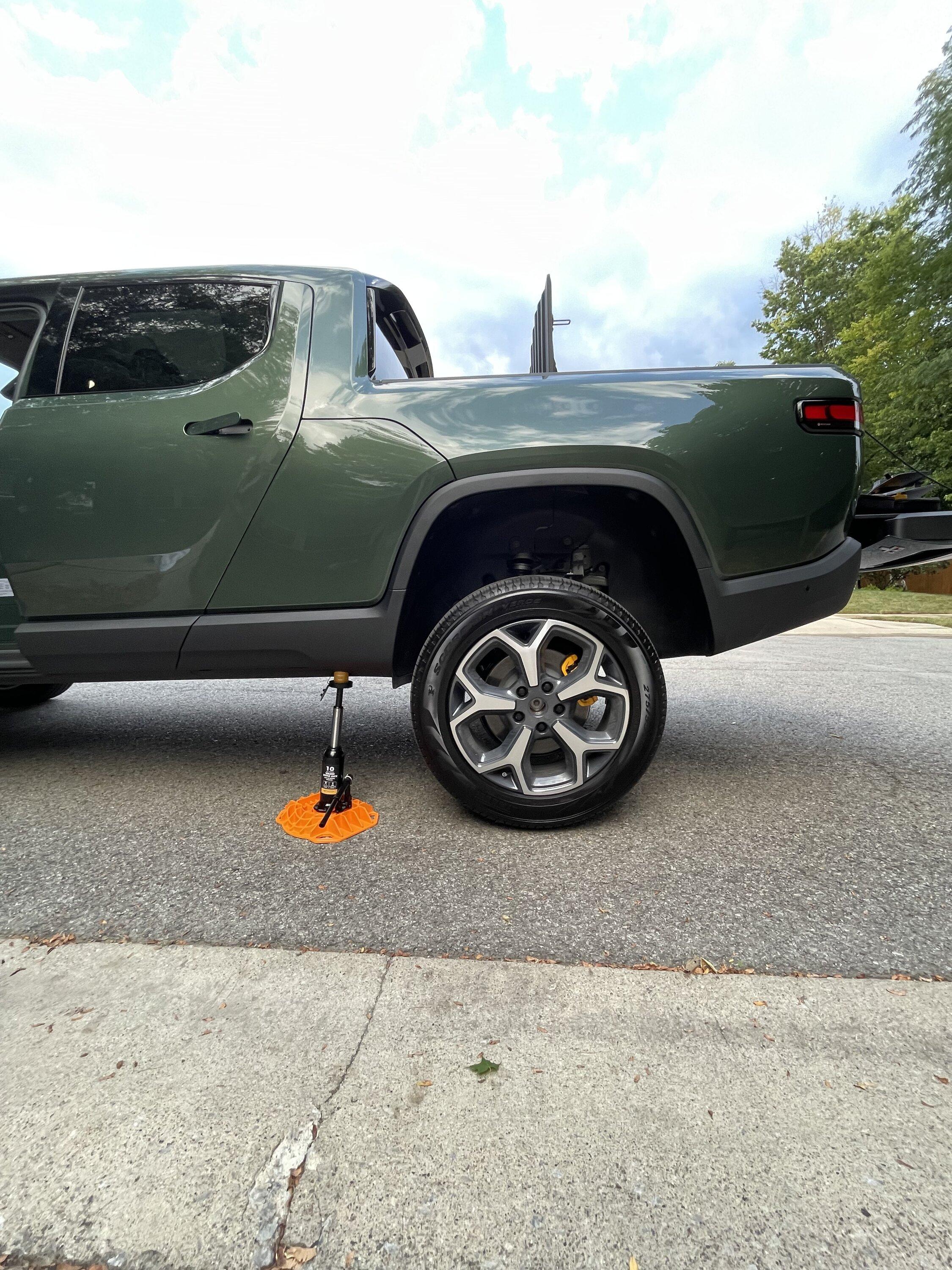 Rivian R1T R1S Rivian Magnetic Jack Pucks Kits *Original* Always In-Stock IMG_9211