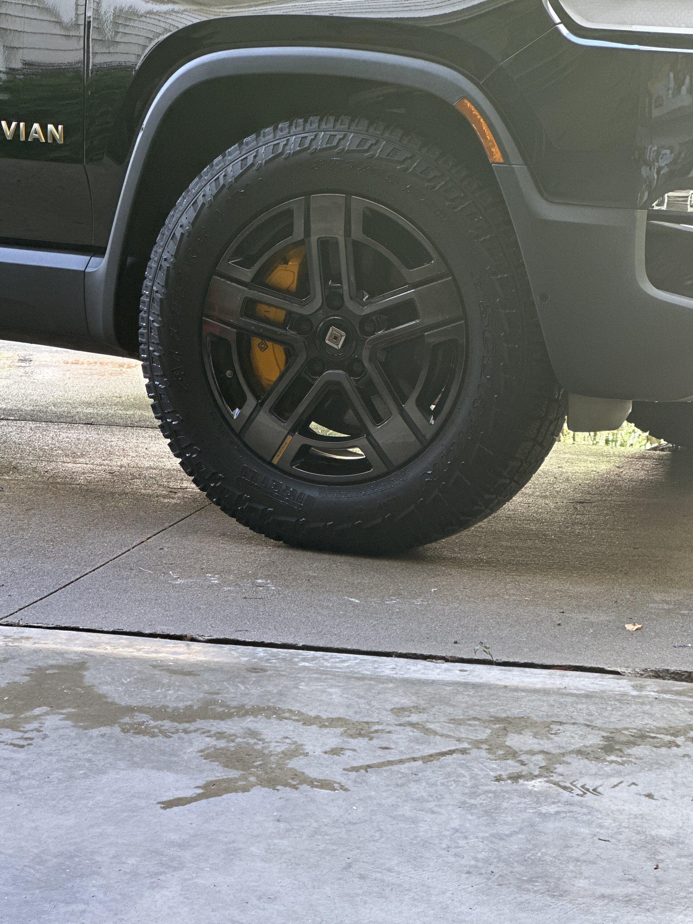 Rivian R1T R1S WTT: 22" Dark for 20" Dark All-Terrian Wheels/Tires image