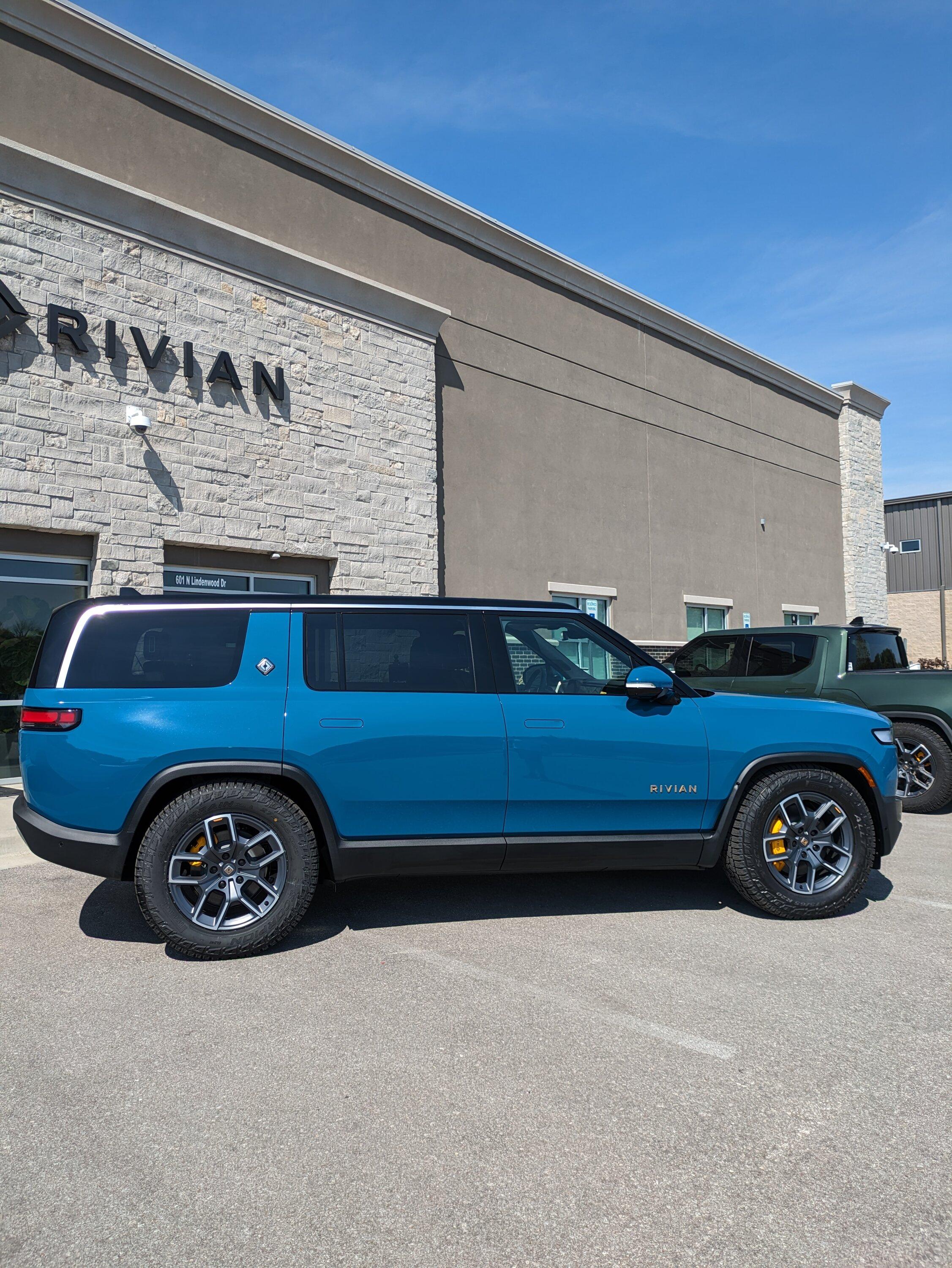 Rivian R1T R1S Arkansas PXL_20230915_165935402