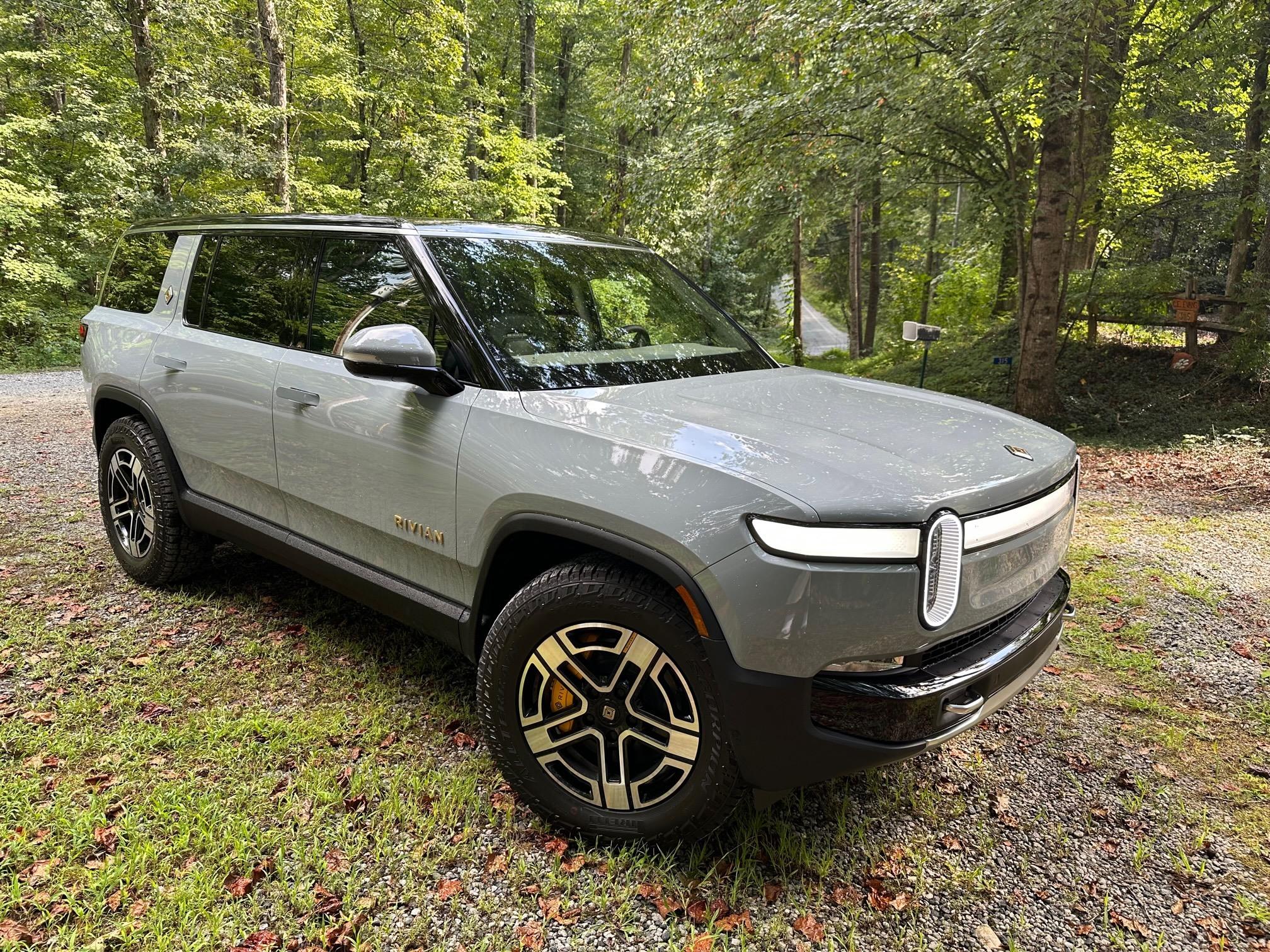Rivian R1T R1S First Pic of Your Rivian Smoke