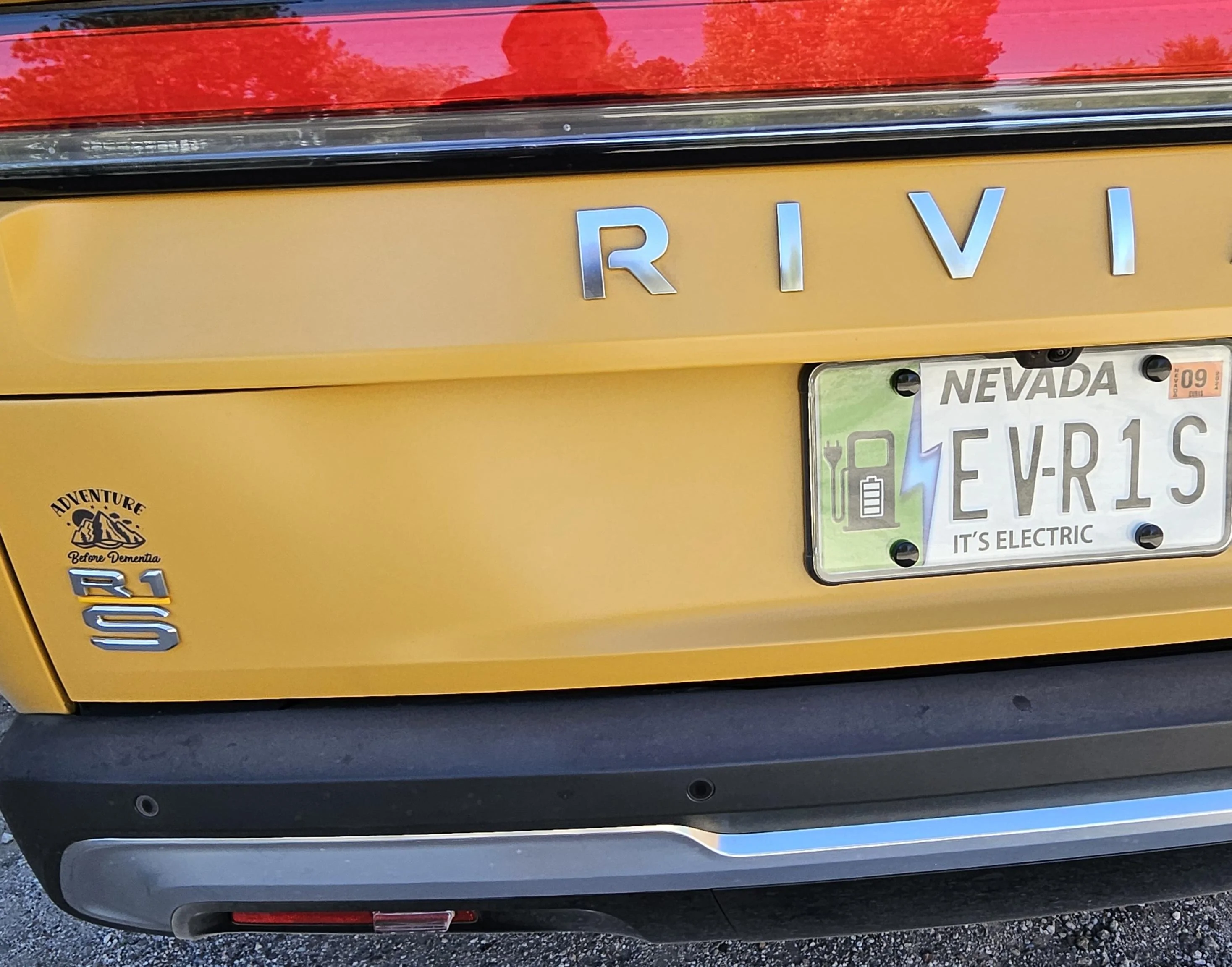Rivian R1T R1S Difference Between Launch Edition and Adventure Package? 20230920_115400