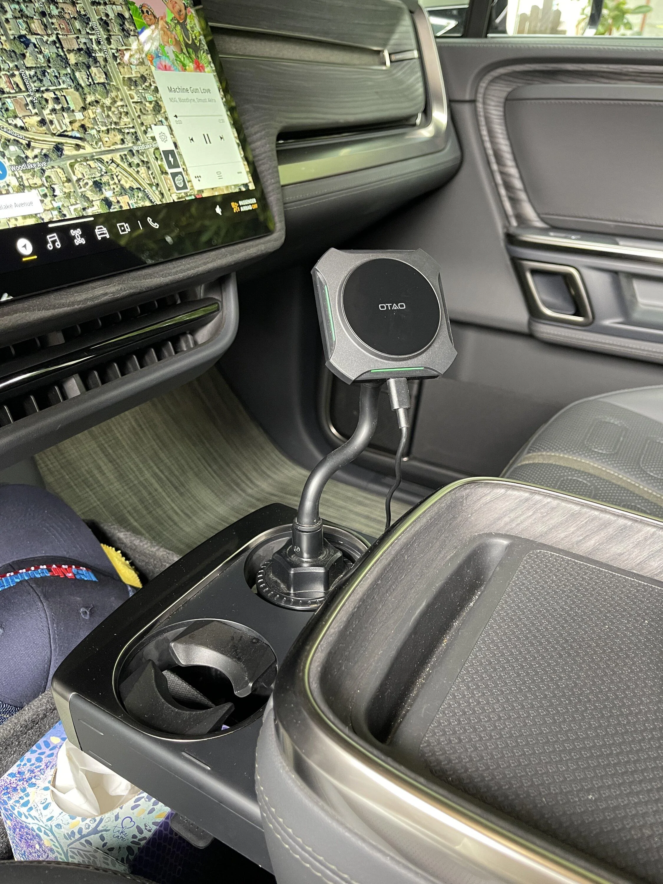 Rivian R1T R1S Mounting a cell phone.  Has anyone done it? 1695239858290