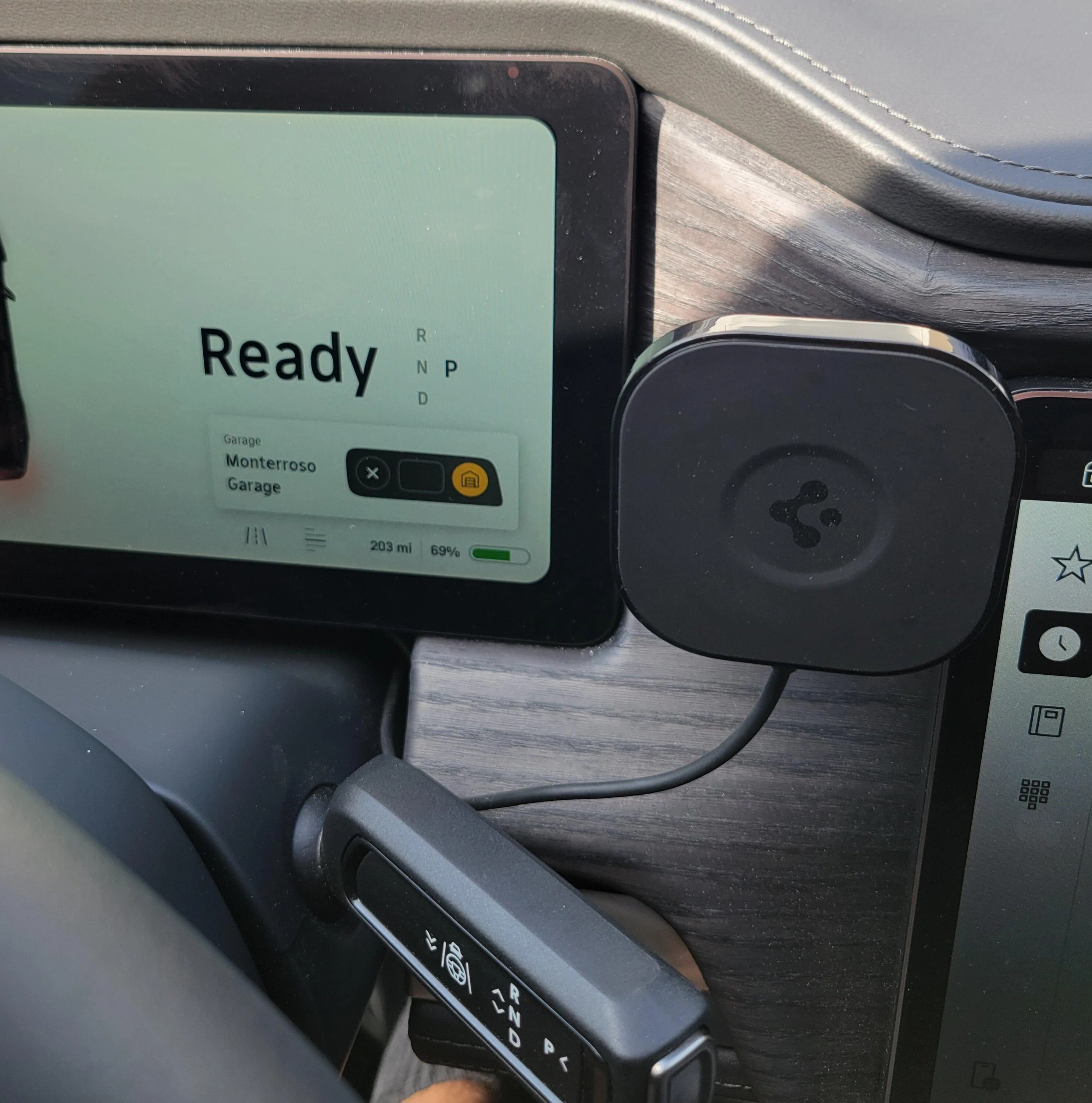 Rivian R1T R1S Mounting a cell phone.  Has anyone done it? 20230920_150533