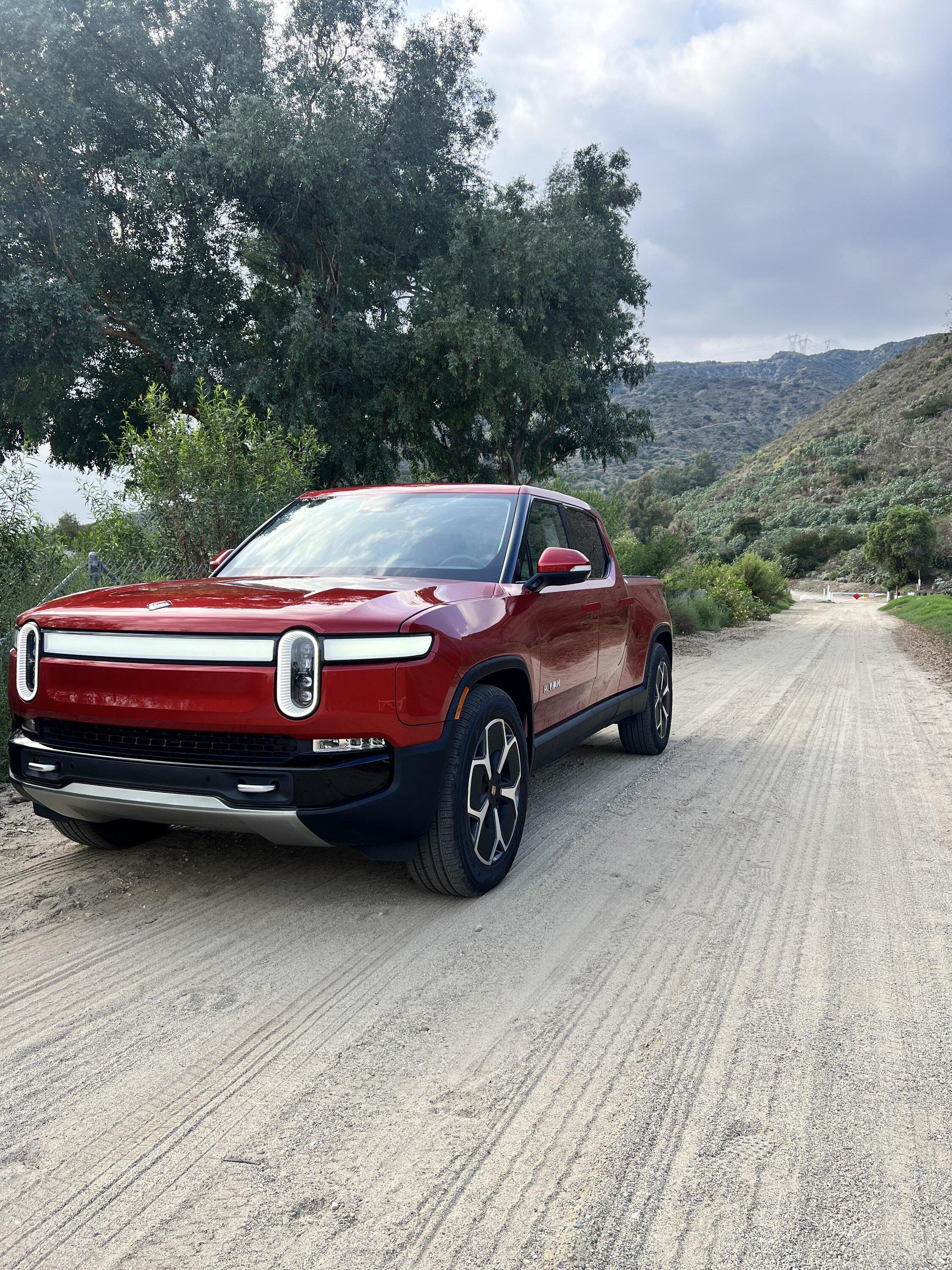 Rivian R1T R1S Dual Motor Performance Rivian R1T delivered in LA, CA l9swxiym5ipb1