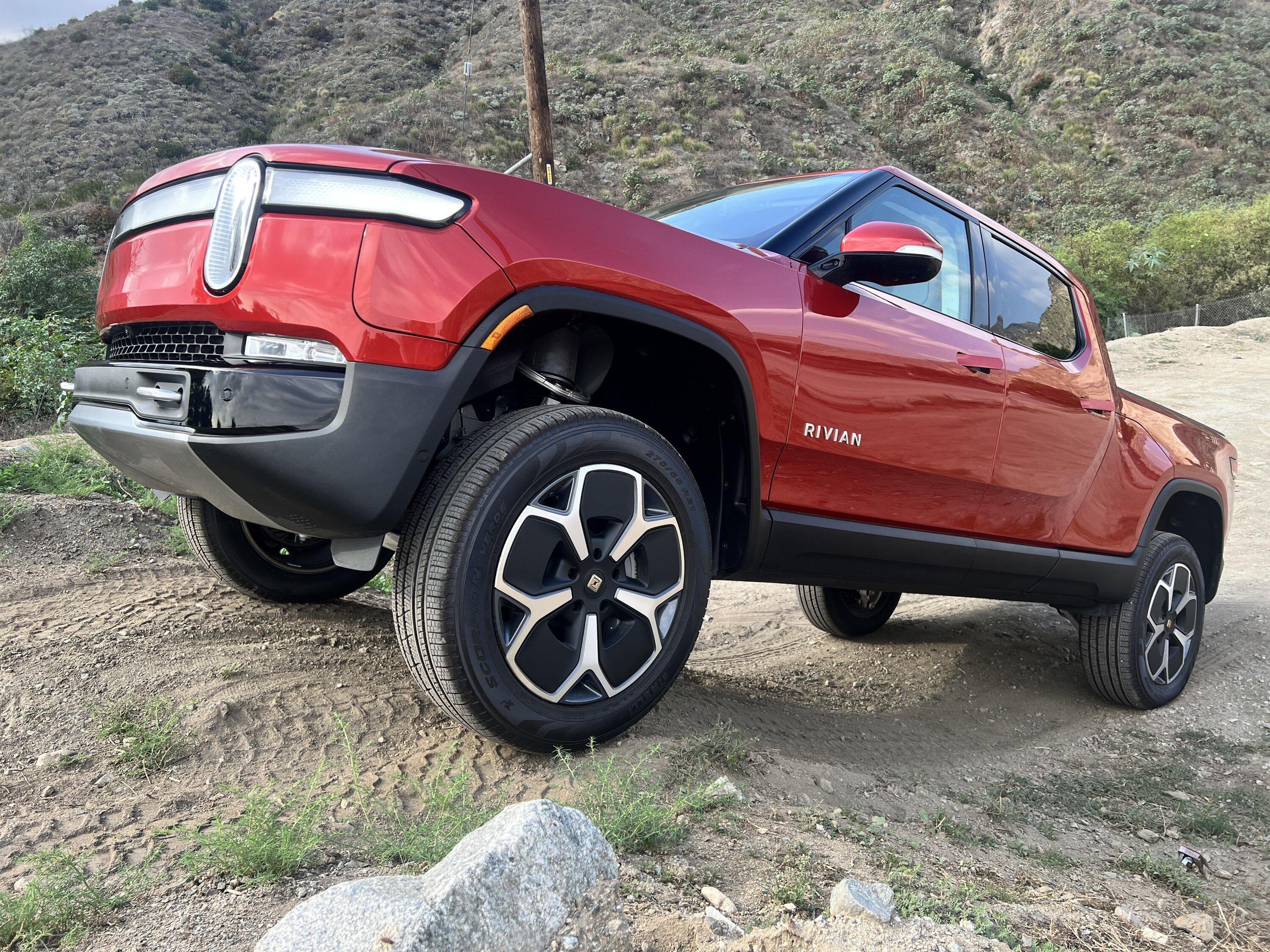 Rivian R1T R1S Dual Motor Performance Rivian R1T delivered in LA, CA bc9bciym5ipb1