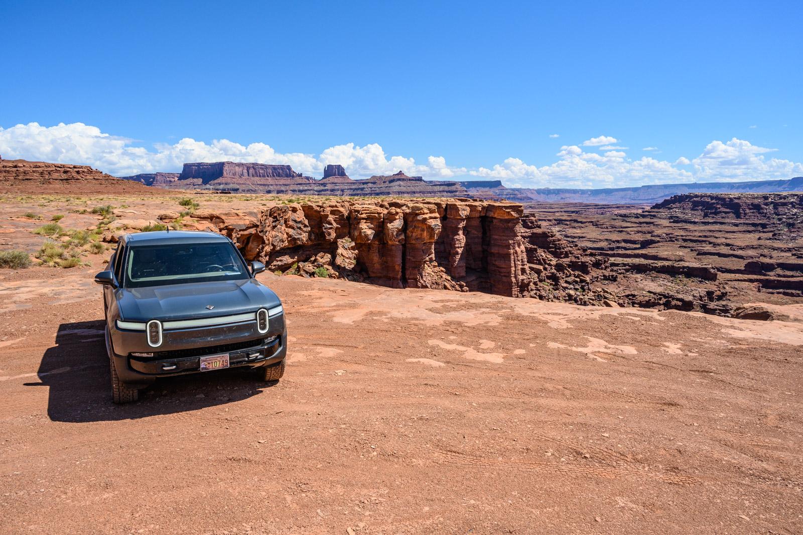Rivian R1T R1S Canyonlands White Rim Road Trip with R1T -- 2600 miles / 5 days off grid _Z707020