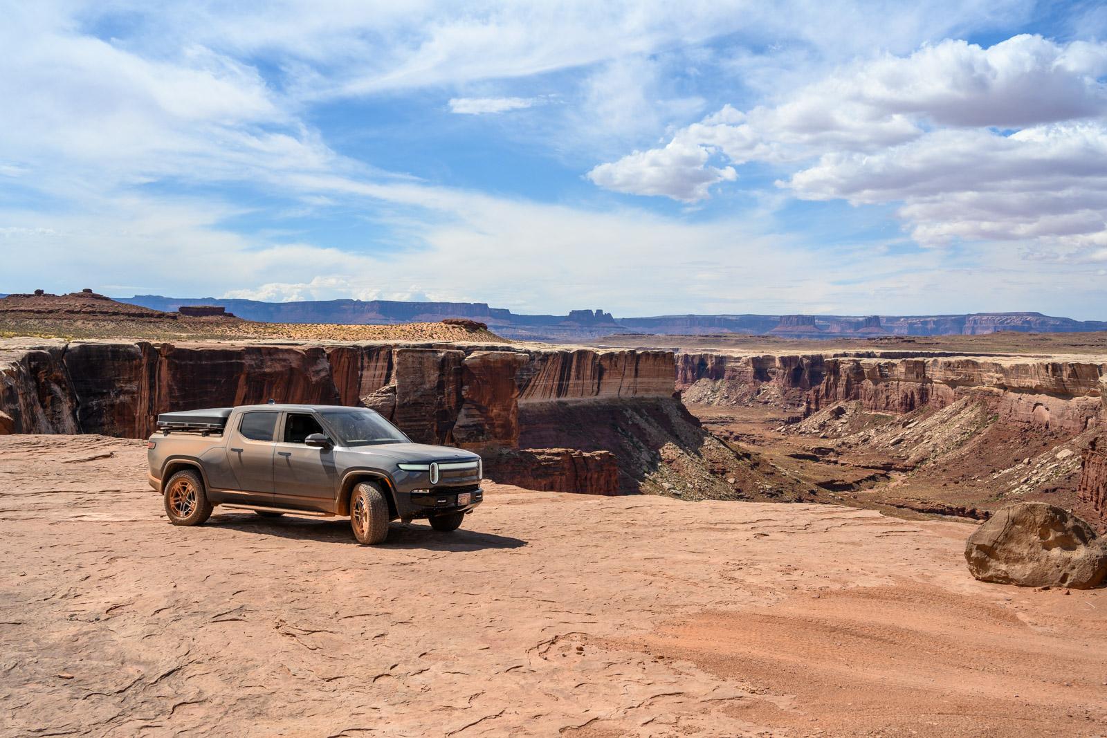 Rivian R1T R1S Canyonlands White Rim Road Trip with R1T -- 2600 miles / 5 days off grid _Z707052