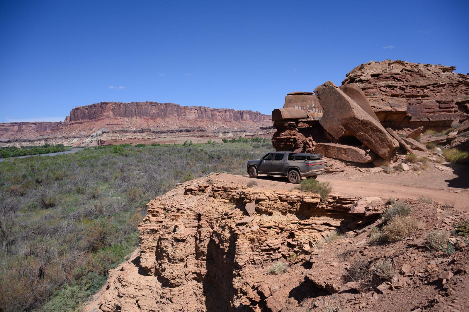 Rivian R1T R1S Canyonlands White Rim Road Trip with R1T -- 2600 miles / 5 days off grid _Z707074