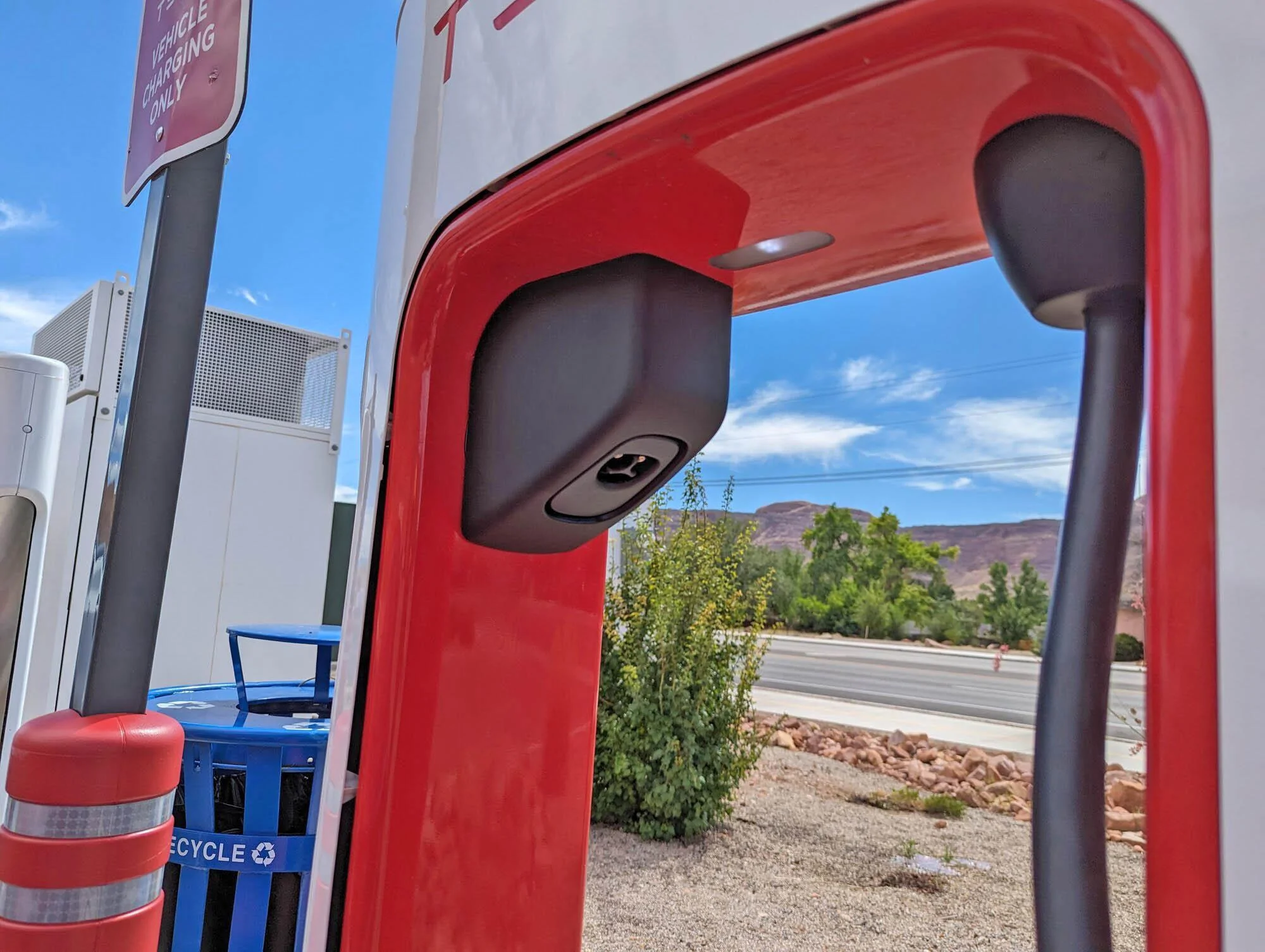 Rivian R1T R1S Moab UT - Tesla Supercharger with Magic Dock is up! PXL_20230920_202133866