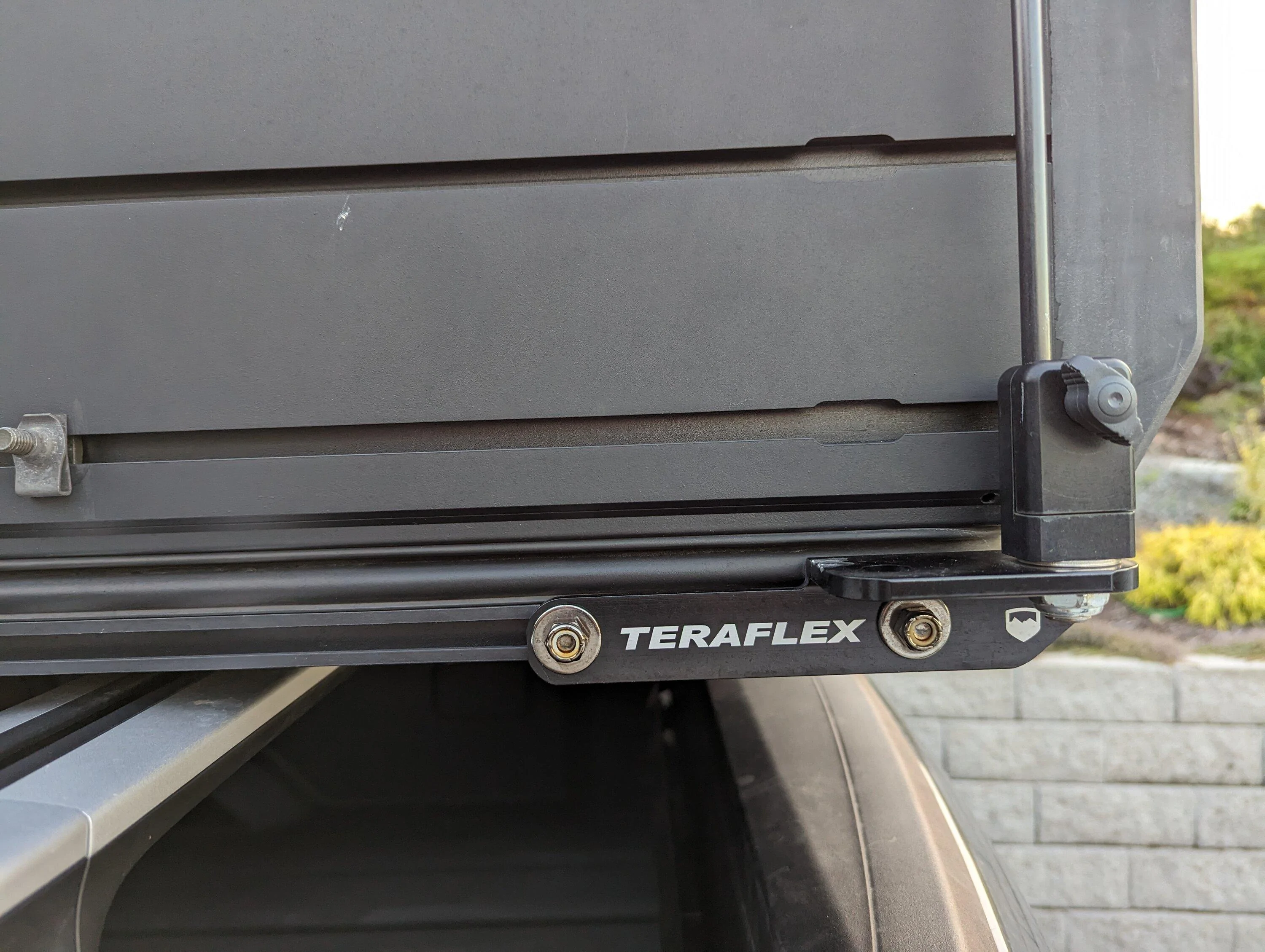 Rivian R1T R1S Dune / Offroad / Sand Flag -- what did you buy and how did you attach / install? 1000002521