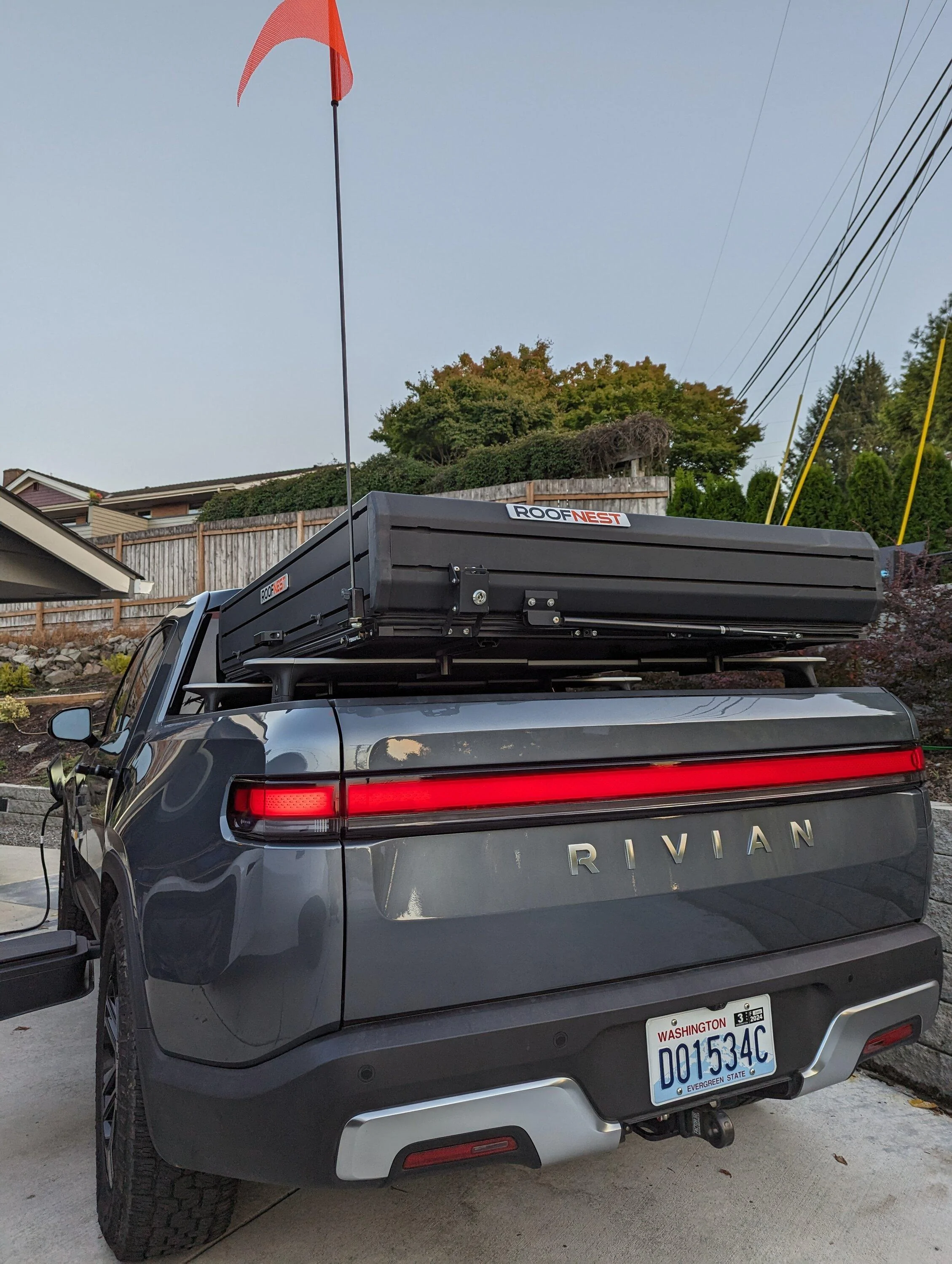 Rivian R1T R1S Dune / Offroad / Sand Flag -- what did you buy and how did you attach / install? 1000002522