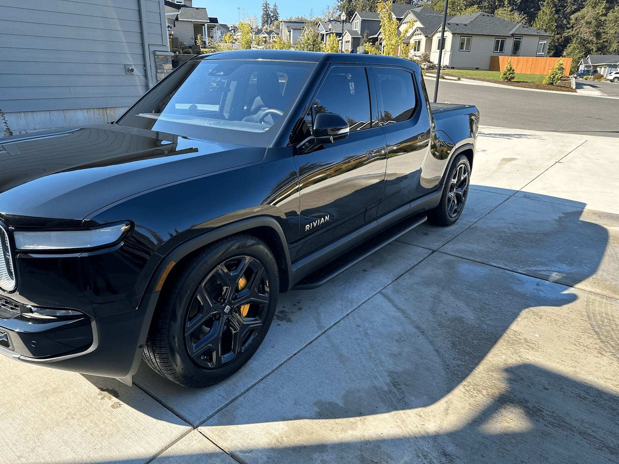 Rivian R1T R1S Master Thread:  Review of the EV Sportline RMaxx Running Boards/Sliders (from Team 1EV) 1695425513593