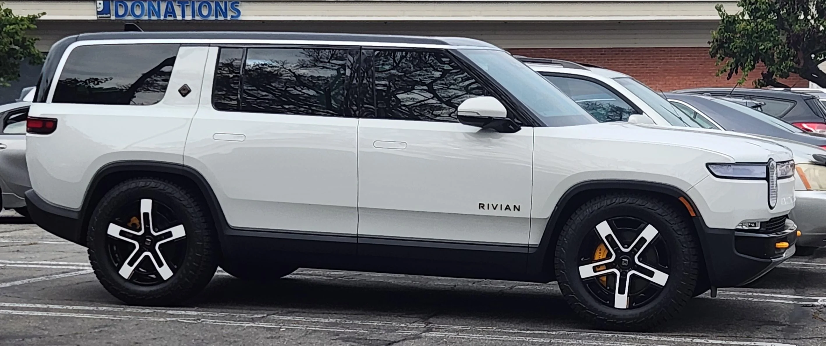 Rivian R1T R1S 20" All-Terrain Bright white decal options 20230922_153250