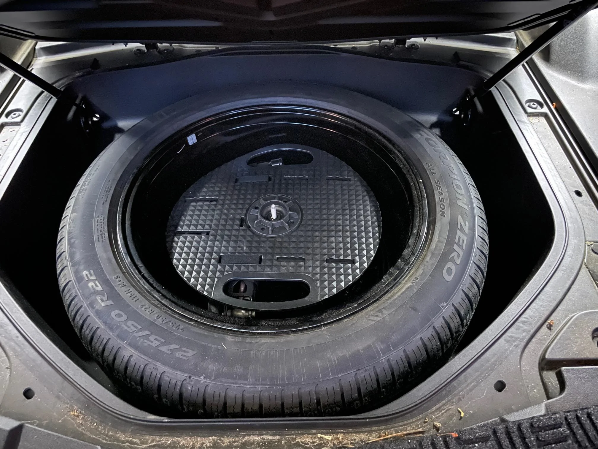 Rivian R1T R1S FS: 22" Bright Wheel + Tire (Never used) IMG_0511