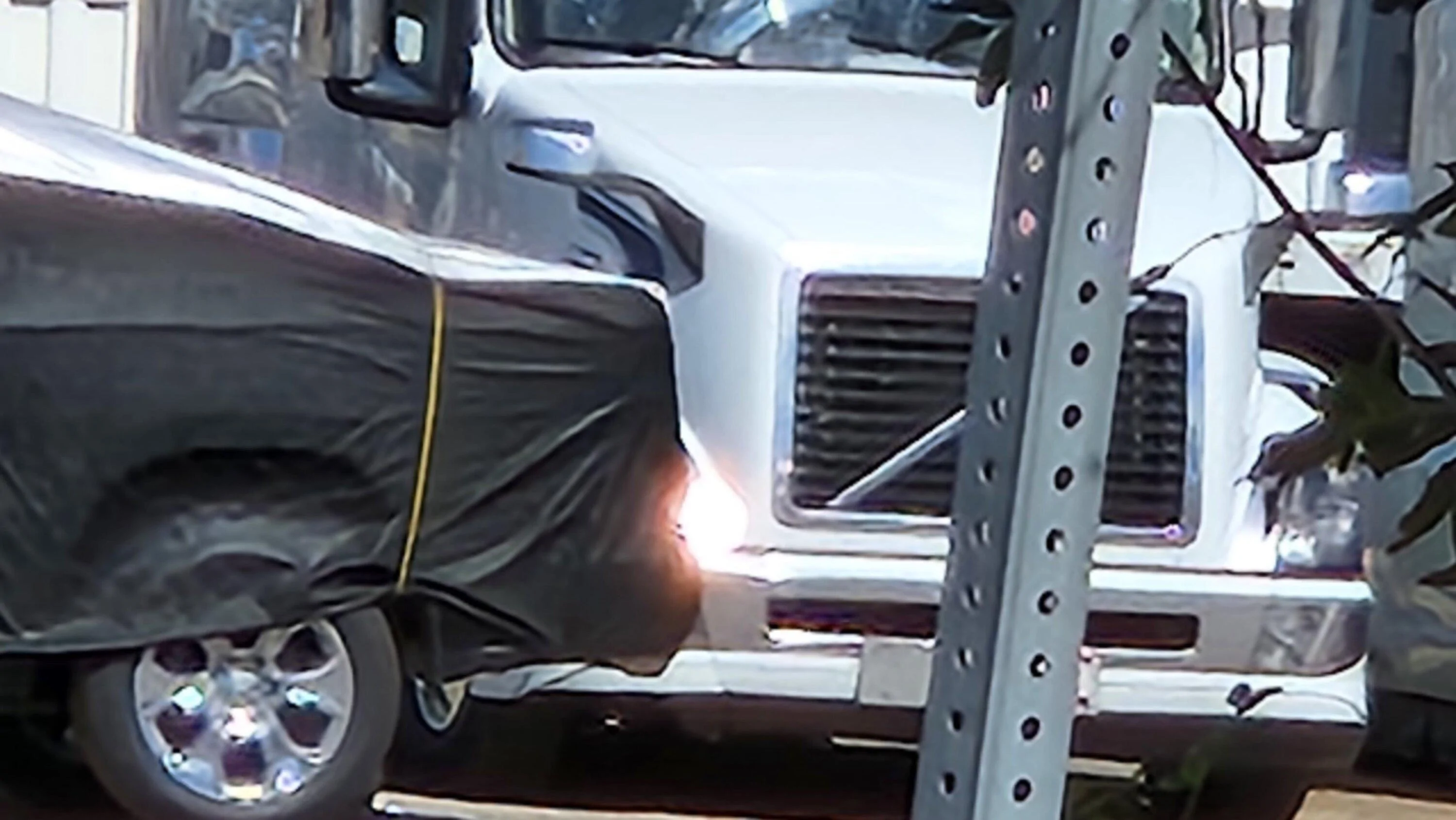 Rivian R1T R1S Rivian CEO: We're not worried about Tesla's Cybertruck 20230928_120455