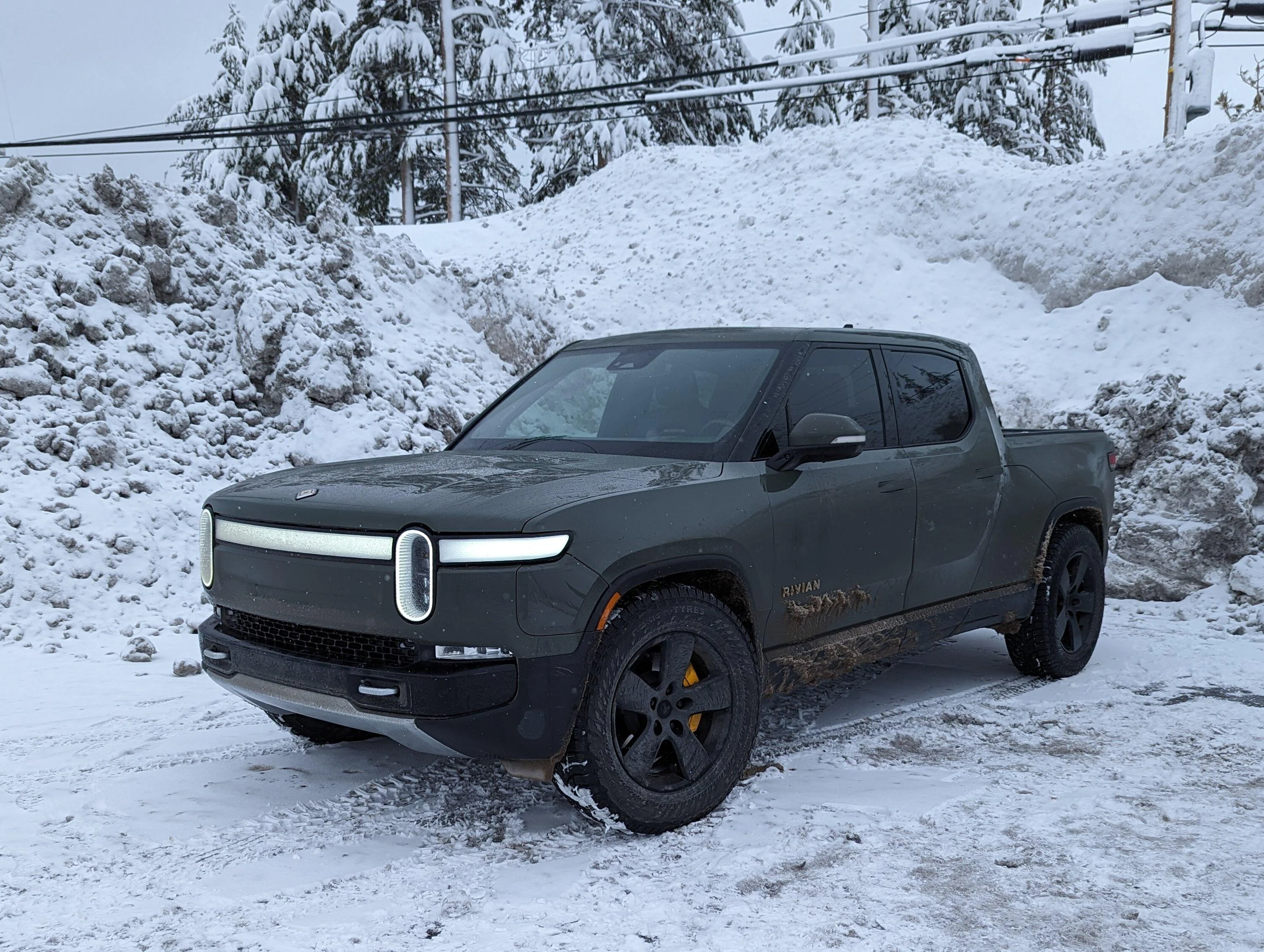 Rivian R1T R1S Winter Tires: Nokian Hakkapeliitta LT 275/65 R 20 126/123Q ordered. Experience / reviews? PXL_20230107_175633762~2
