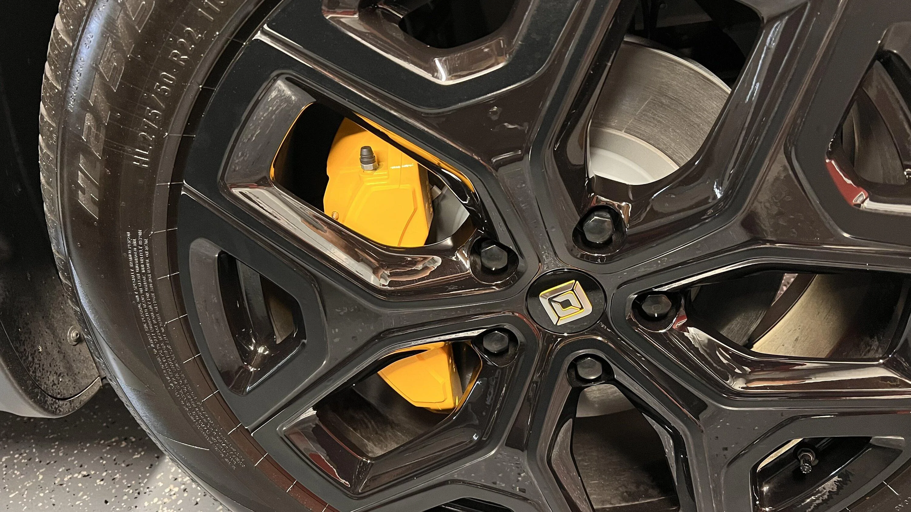Rivian R1T R1S 22s Bright to 22s Blacked Out Wheels in 5 Hours using vinyl decals IMG_4981