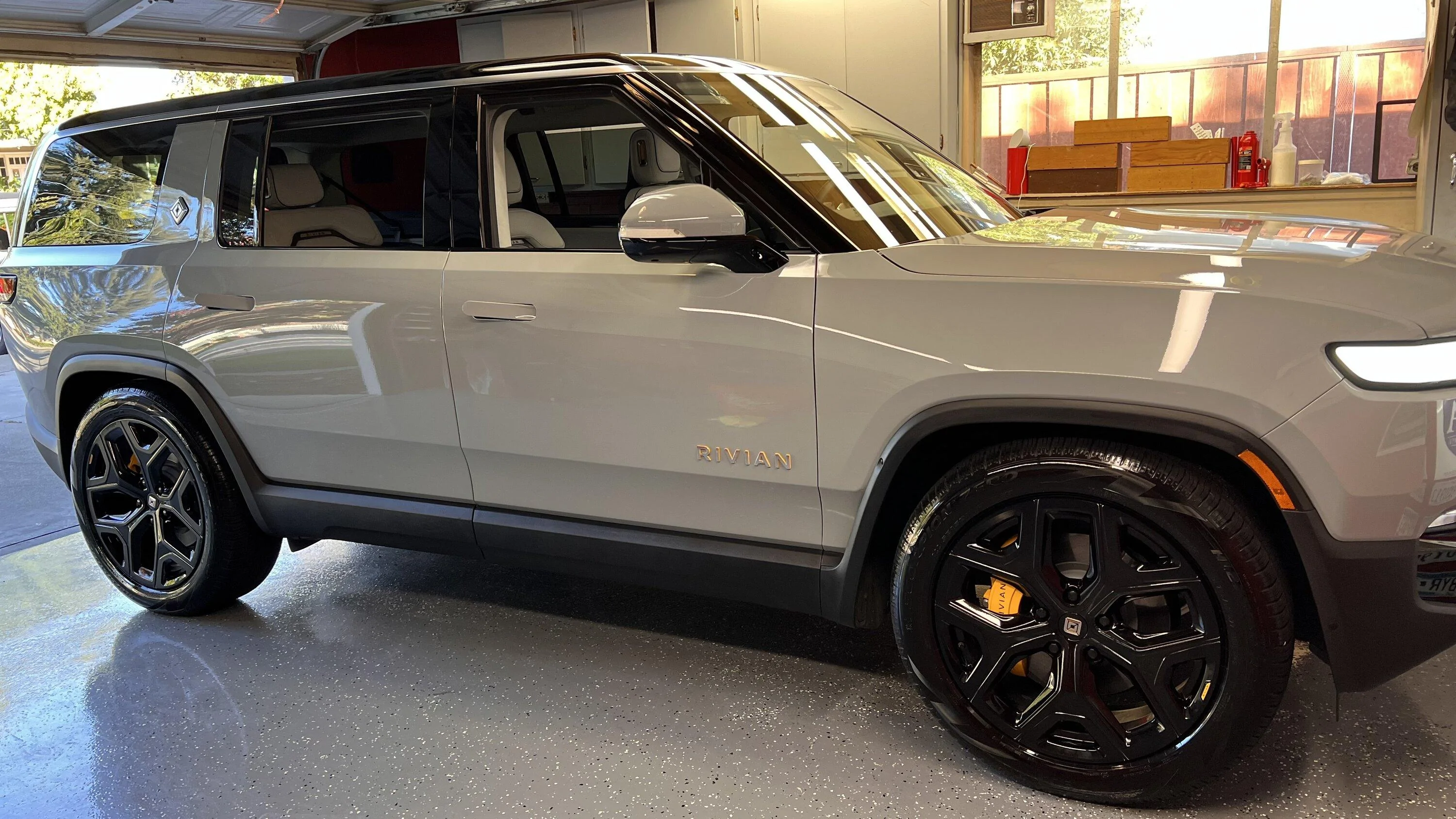 Rivian R1T R1S 22s Bright to 22s Blacked Out Wheels in 5 Hours using vinyl decals IMG_4967