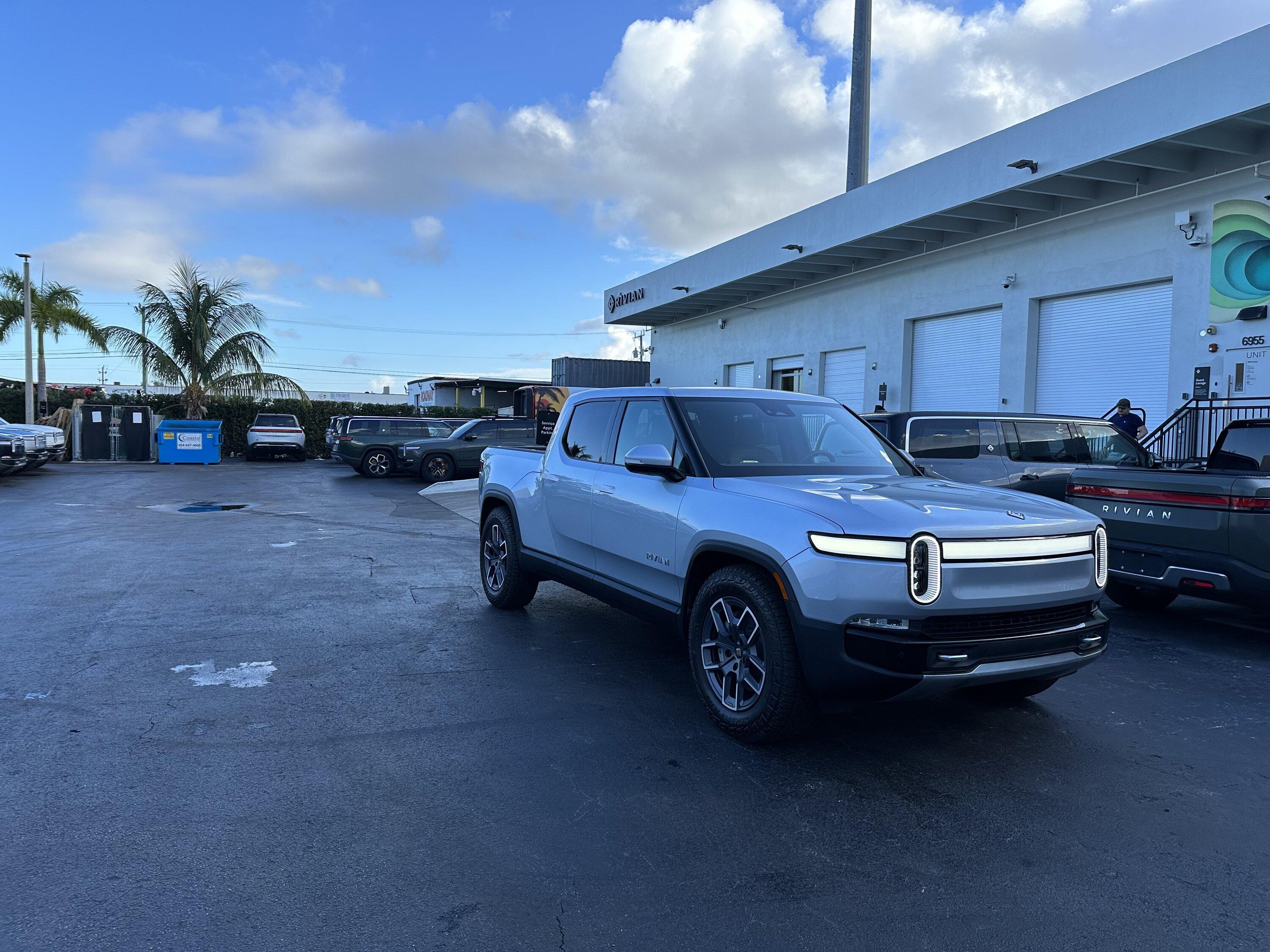 Rivian R1T R1S DM R1T delivery this week? IMG_0747
