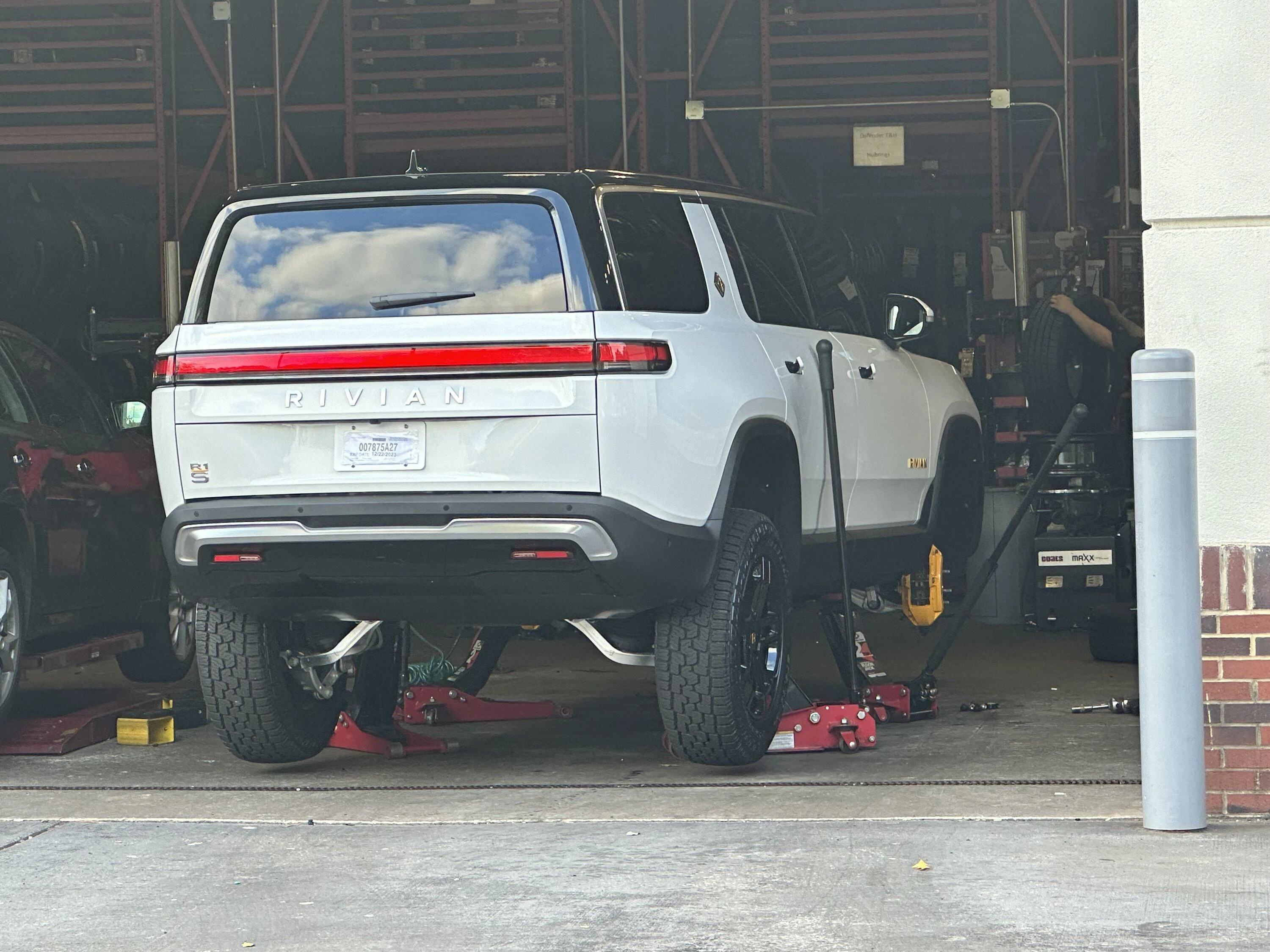 Rivian R1T R1S Steering wheel vibration IMG_1524