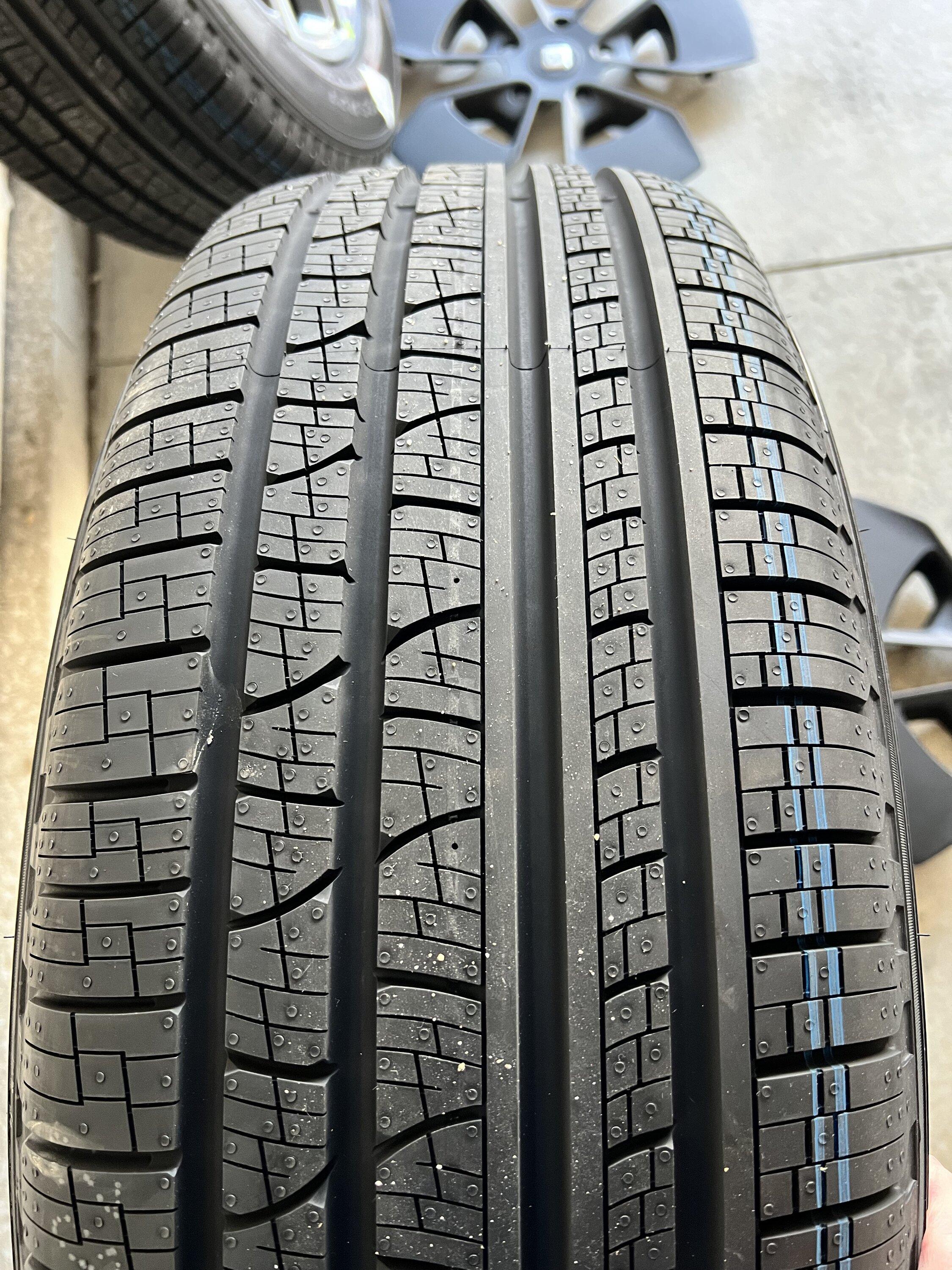 Rivian R1T R1S 21" Wheel & Tires (4) - NEW IMG_1774