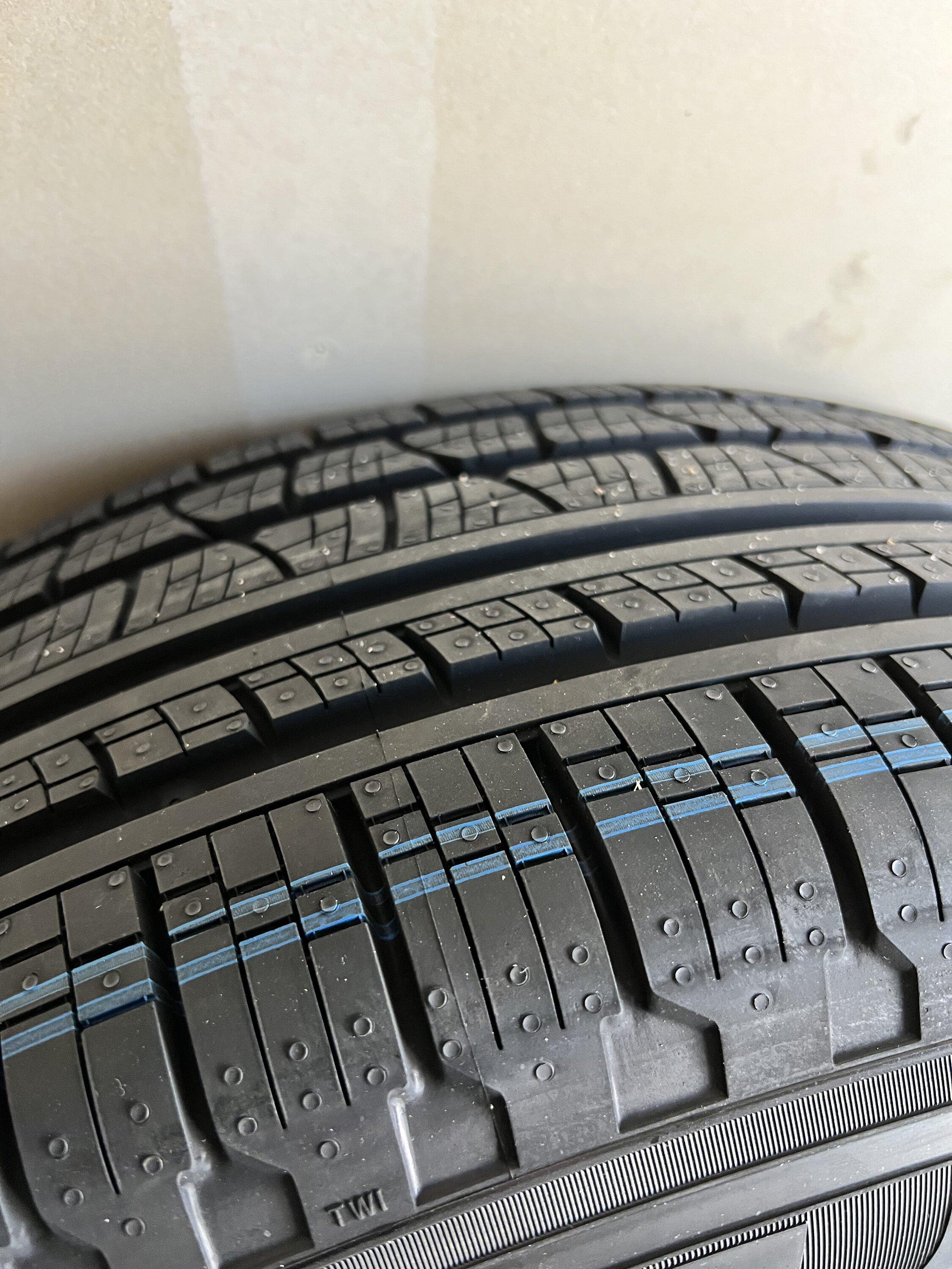 Rivian R1T R1S 21" Wheel & Tires (4) - NEW IMG_1775