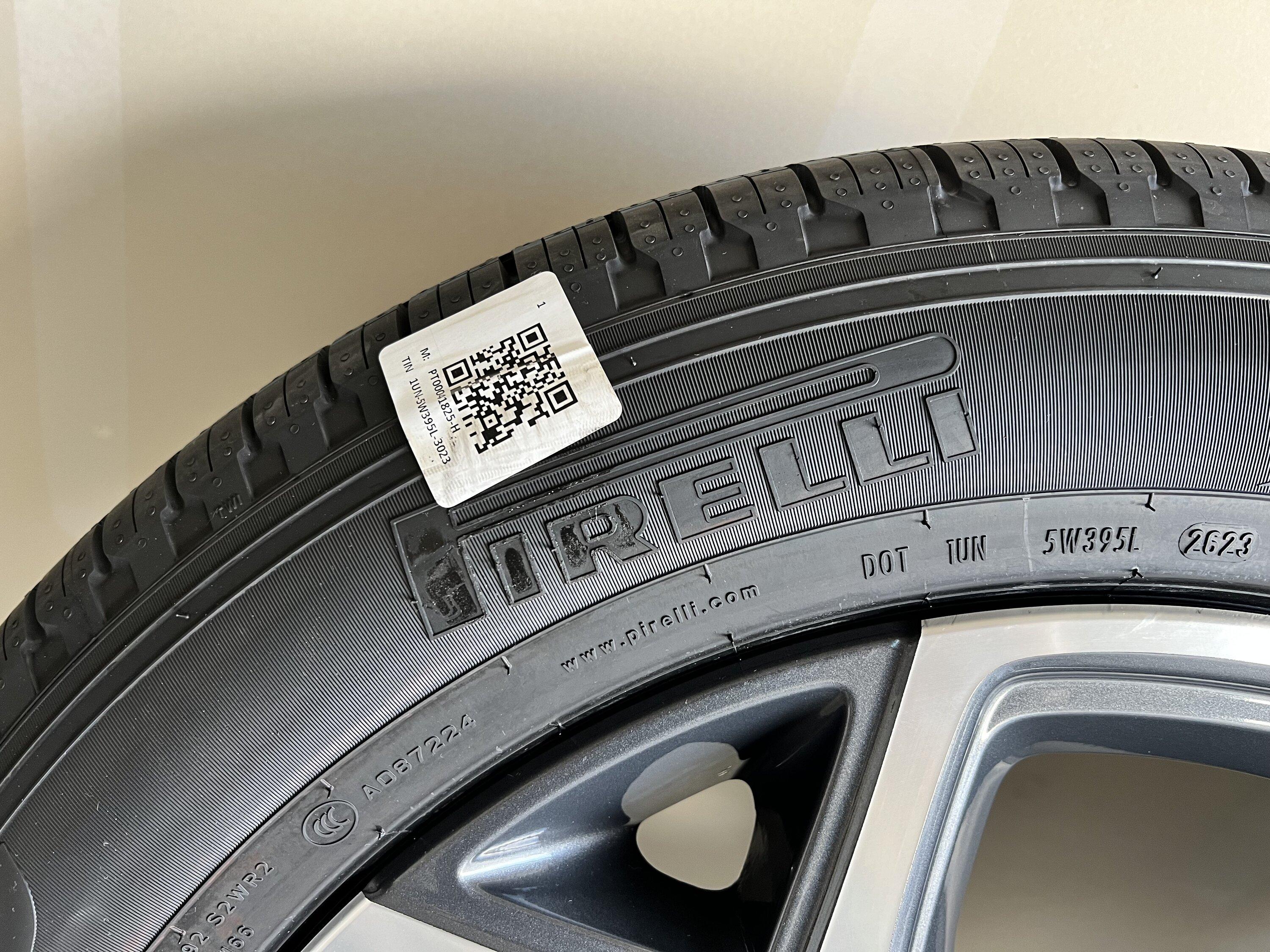 Rivian R1T R1S 21" Wheel & Tires (4) - NEW IMG_1772