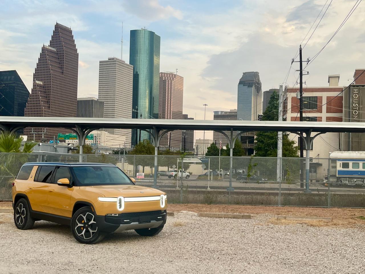 Rivian R1T R1S ? COMPASS YELLOW R1S  Photos IMG_5683 (2)