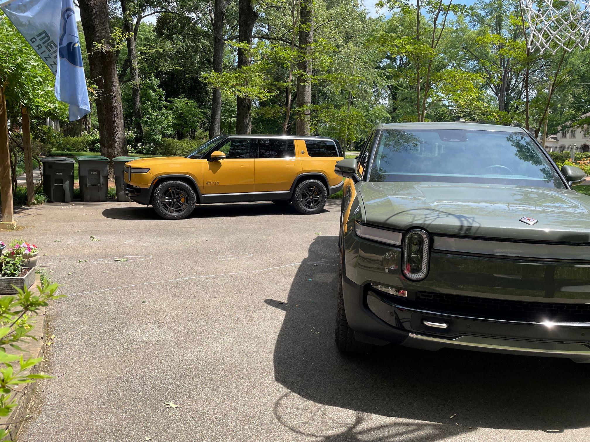 Rivian R1T R1S ? COMPASS YELLOW R1S  Photos 2