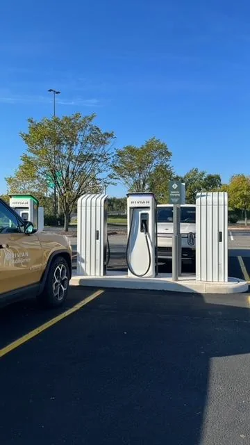Rivian R1T R1S Rivian RAN chargers - Delaware i95 CEDD1E57-028B-4554-8EAB-AC031C049391
